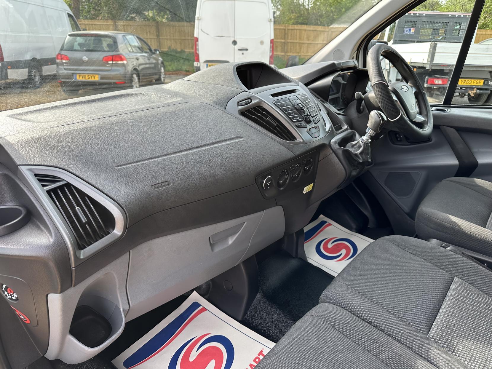 Ford Transit Custom 2.2 TDCi 310 Panel Van 5dr Diesel Manual L2 H1 (186 g/km, 123 bhp)