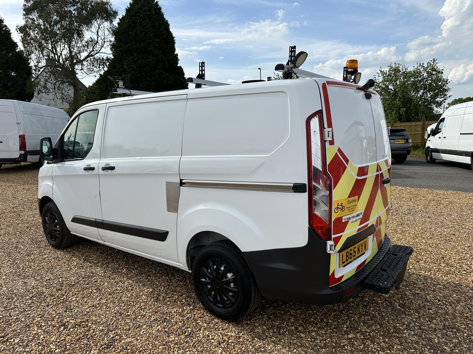 Ford Transit Custom 2.2 TDCi 310 Panel Van 5dr Diesel Manual L2 H1 (186 g/km, 123 bhp)