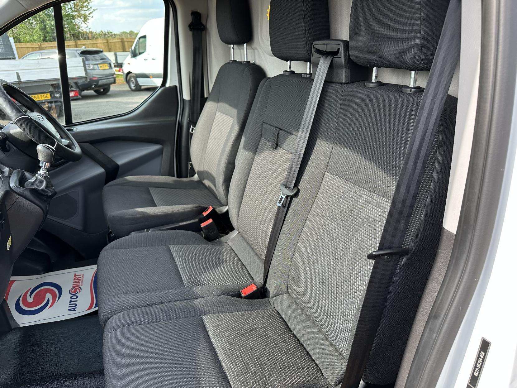 Ford Transit Custom 2.2 TDCi 310 Panel Van 5dr Diesel Manual L2 H1 (186 g/km, 123 bhp)