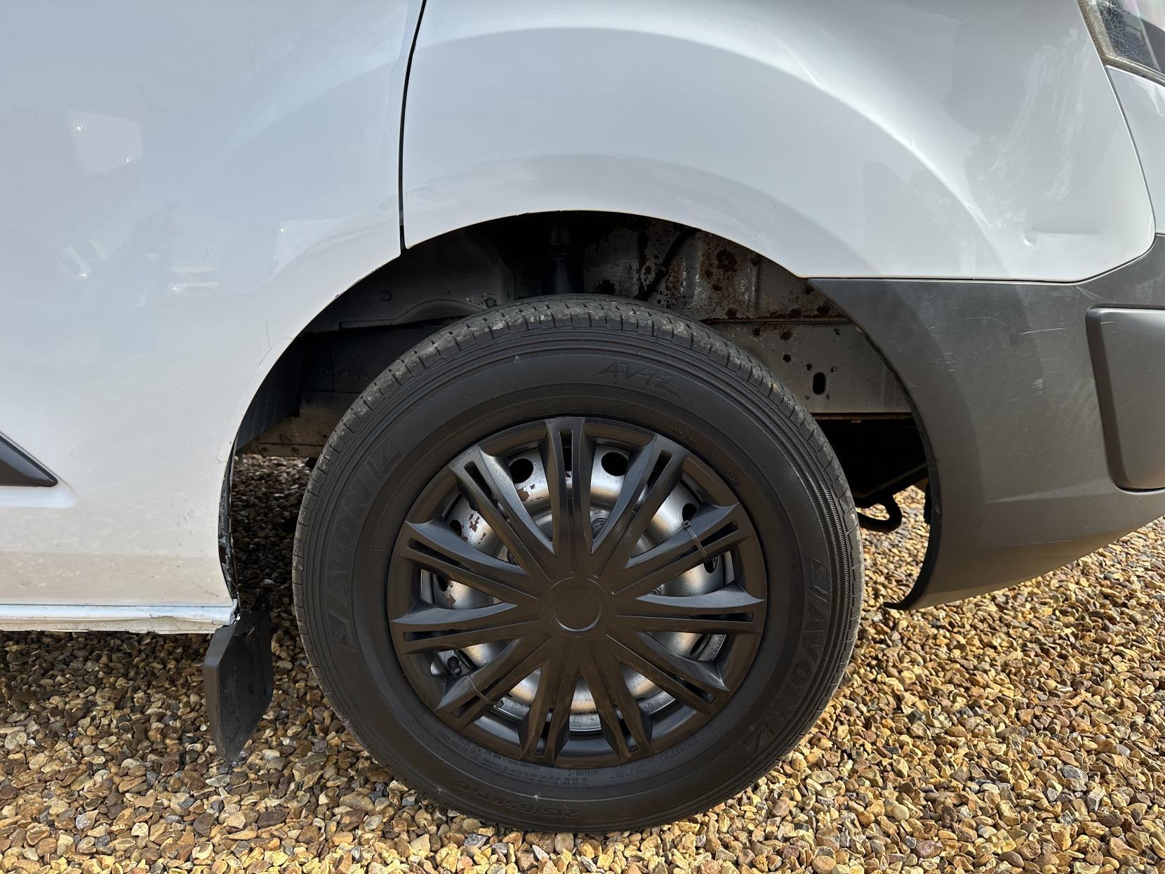 Ford Transit Custom 2.2 TDCi 310 Panel Van 5dr Diesel Manual L2 H1 (186 g/km, 123 bhp)
