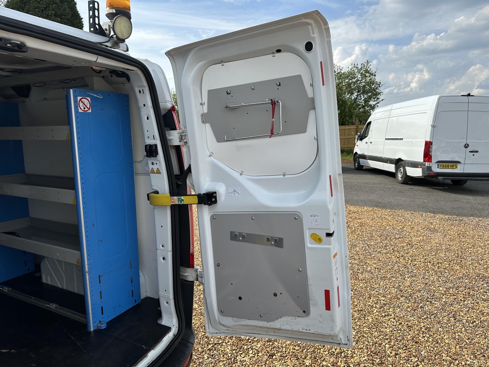 Ford Transit Custom 2.2 TDCi 310 Panel Van 5dr Diesel Manual L2 H1 (186 g/km, 123 bhp)
