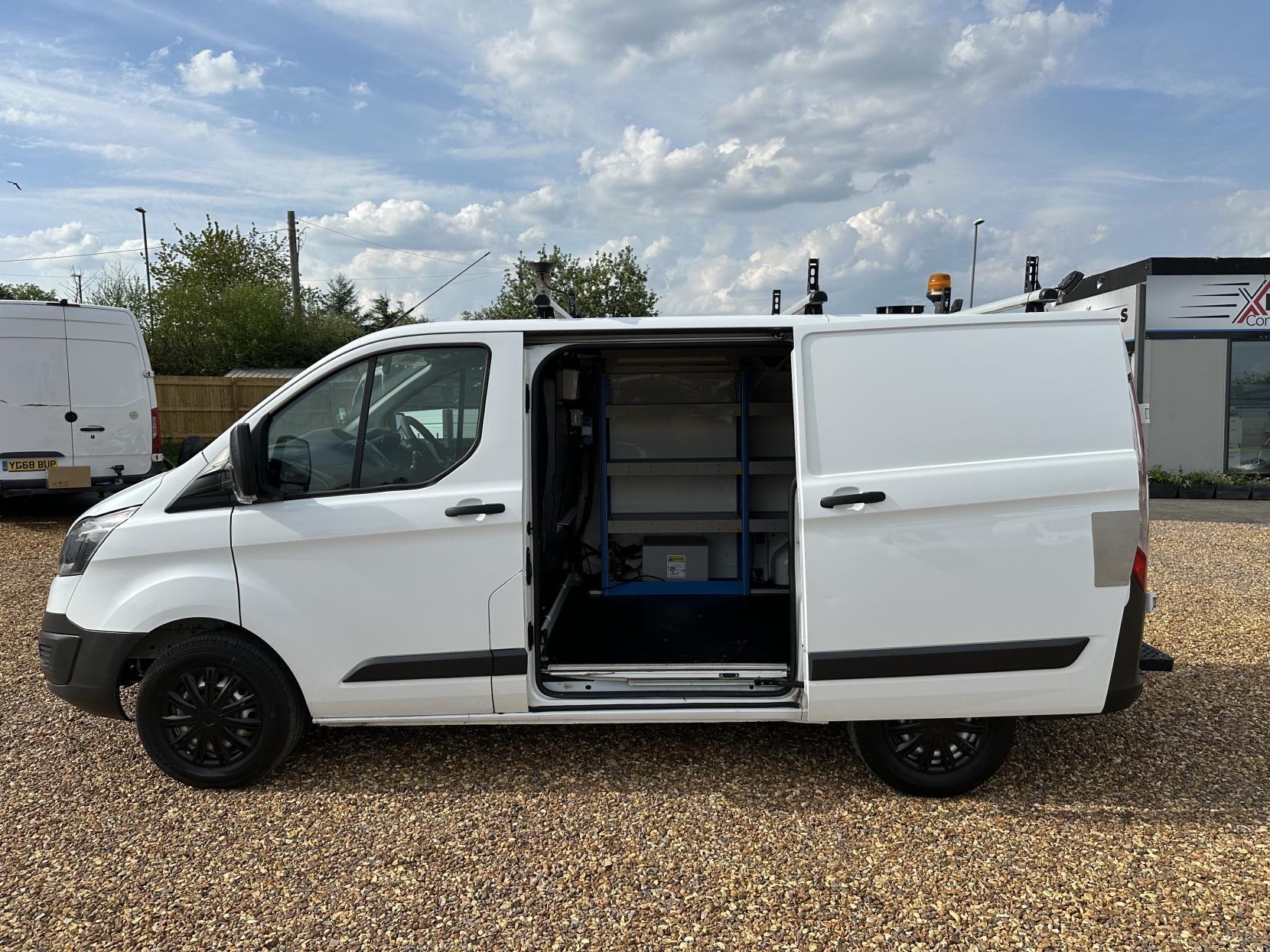 Ford Transit Custom 2.2 TDCi 310 Panel Van 5dr Diesel Manual L2 H1 (186 g/km, 123 bhp)