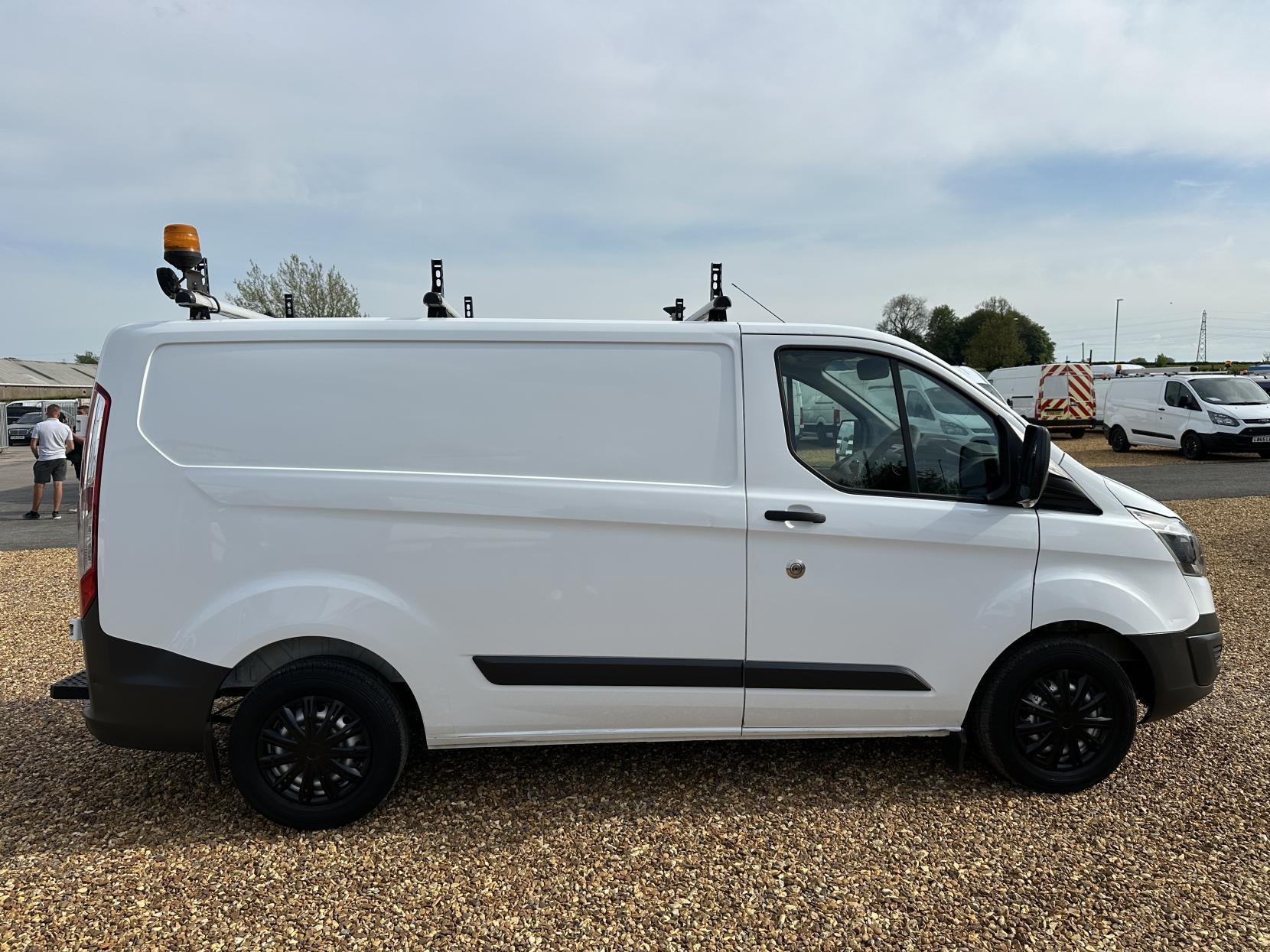 Ford Transit Custom 2.2 TDCi 310 Panel Van 5dr Diesel Manual L2 H1 (186 g/km, 123 bhp)