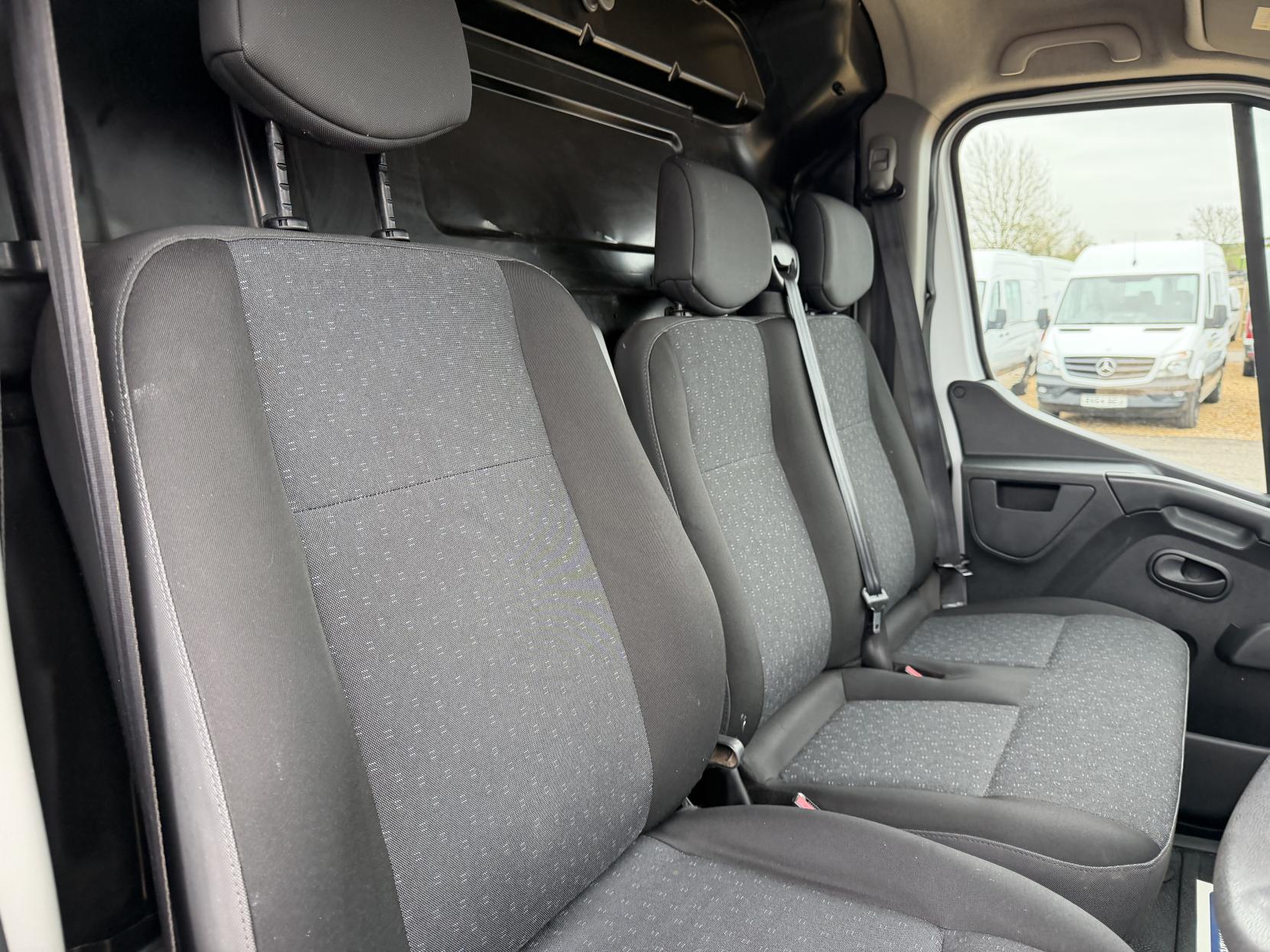 Vauxhall Movano 2.3 CDTi 3500 Panel Van 5dr Diesel Manual FWD L2 H2 Euro 6 (130 ps)