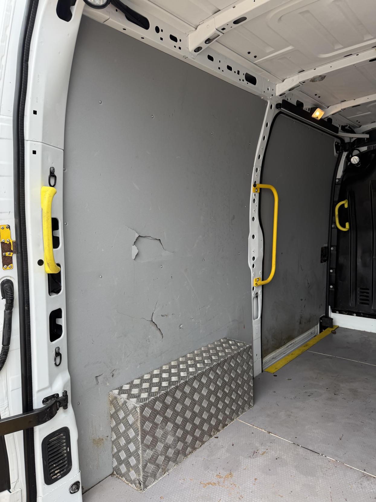 Vauxhall Movano 2.3 CDTi 3500 Panel Van 5dr Diesel Manual FWD L2 H2 Euro 6 (130 ps)