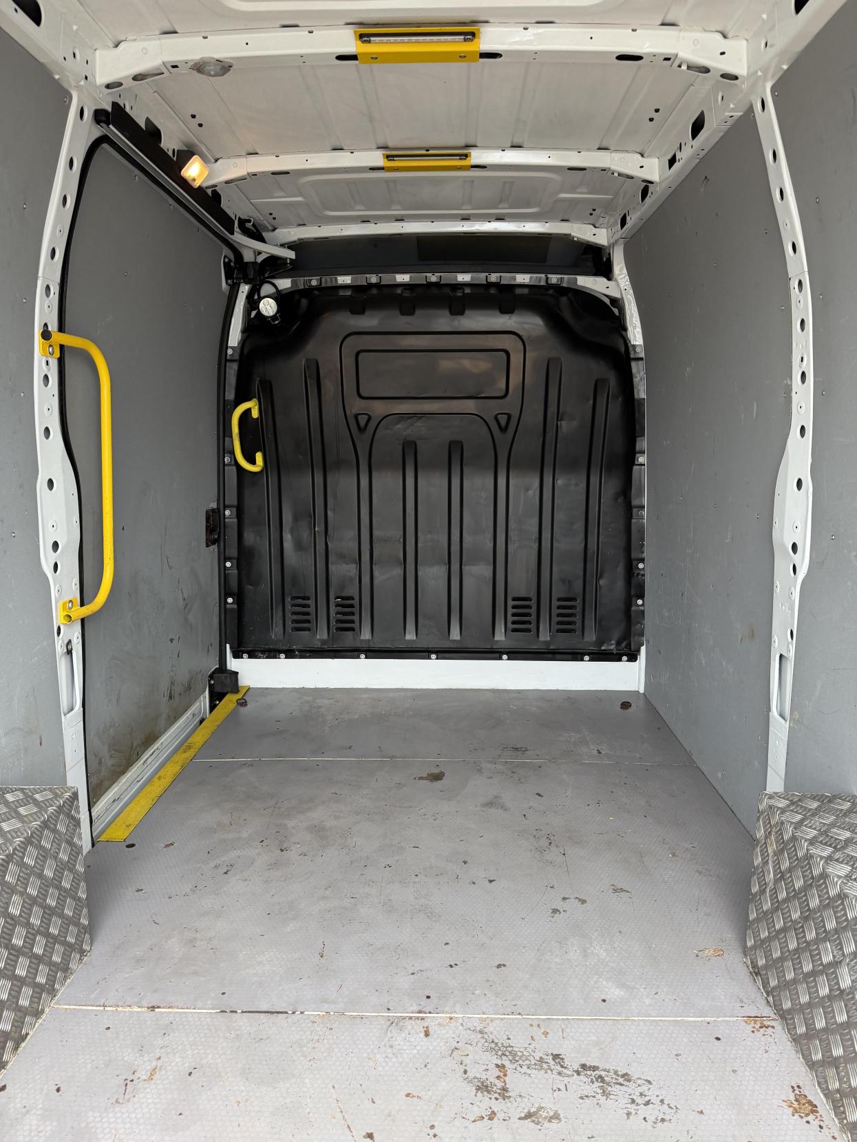 Vauxhall Movano 2.3 CDTi 3500 Panel Van 5dr Diesel Manual FWD L2 H2 Euro 6 (130 ps)