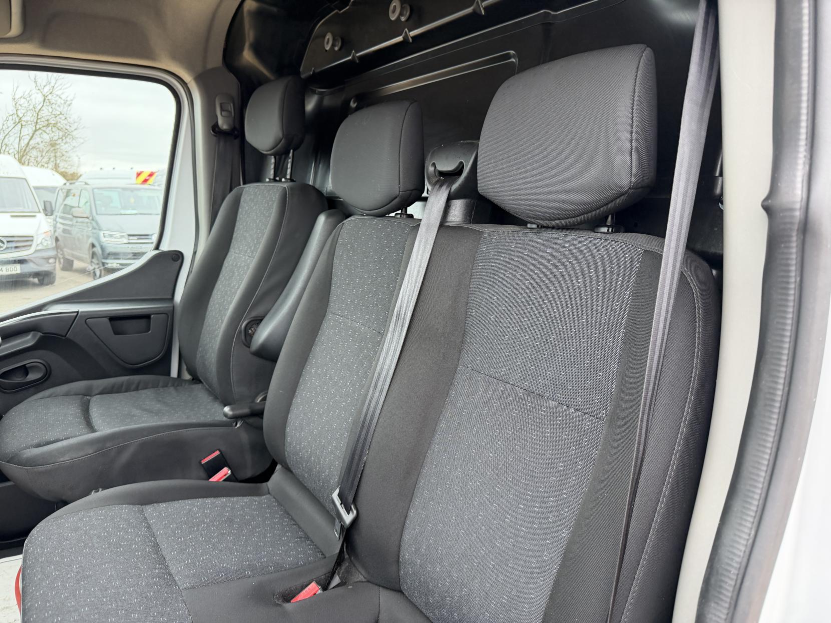 Vauxhall Movano 2.3 CDTi 3500 Panel Van 5dr Diesel Manual FWD L2 H2 Euro 6 (130 ps)