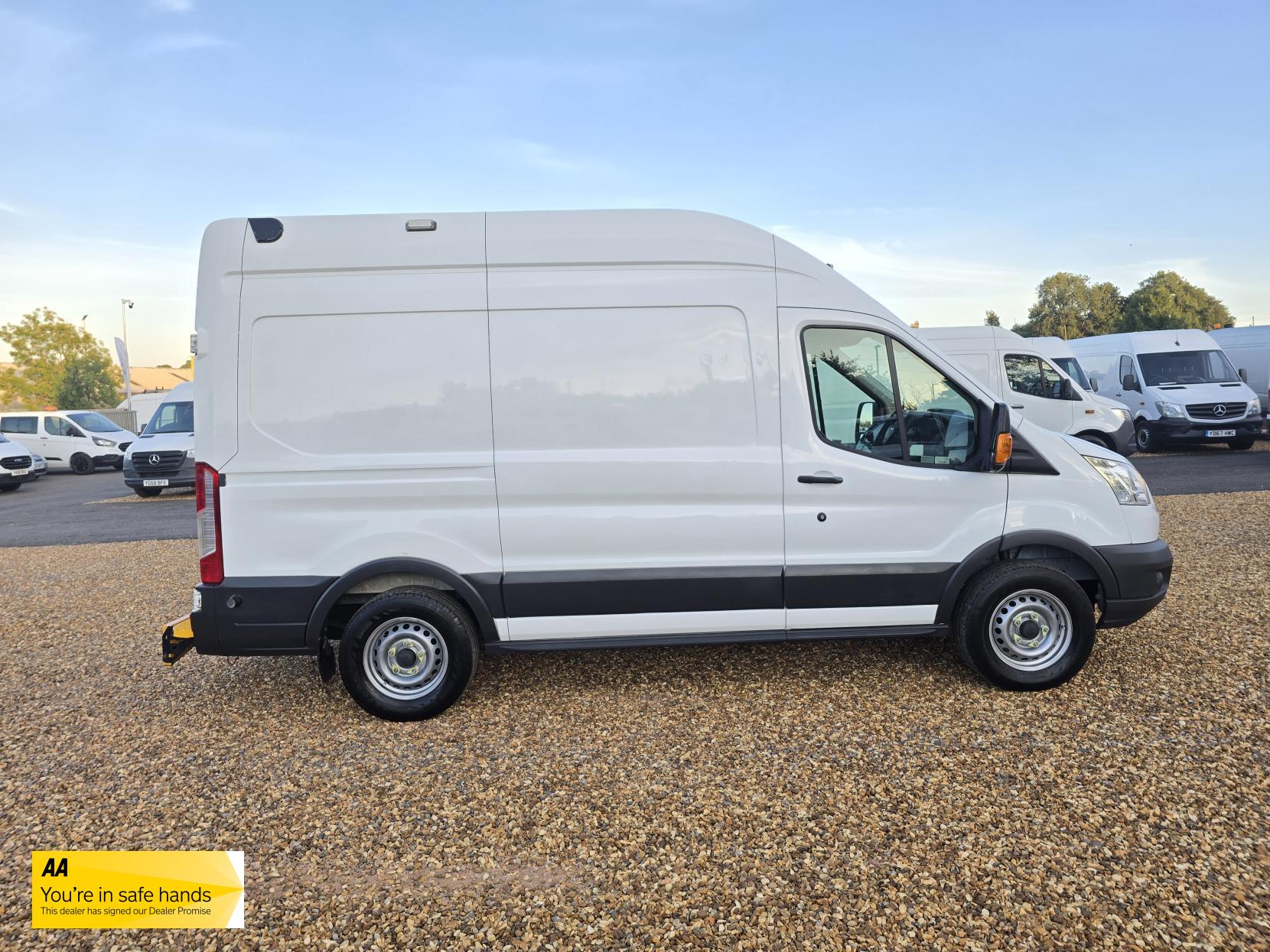 Ford Transit 2.2 TDCi 350 Panel Van 5dr Diesel Manual RWD L2 H3 Euro 5 (125 ps)