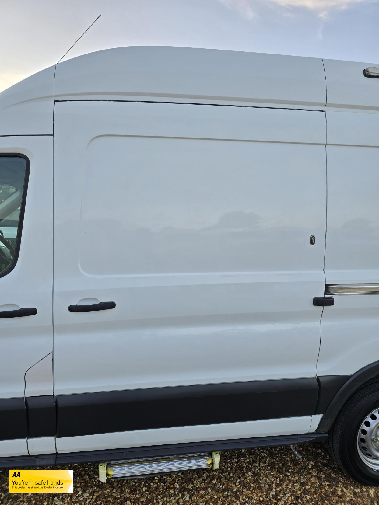 Ford Transit 2.2 TDCi 350 Panel Van 5dr Diesel Manual RWD L2 H3 Euro 5 (125 ps)