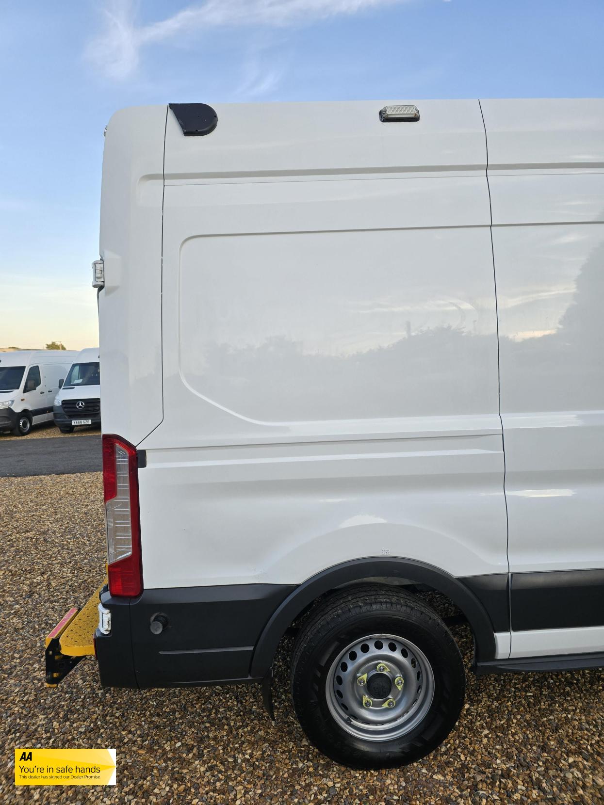 Ford Transit 2.2 TDCi 350 Panel Van 5dr Diesel Manual RWD L2 H3 Euro 5 (125 ps)