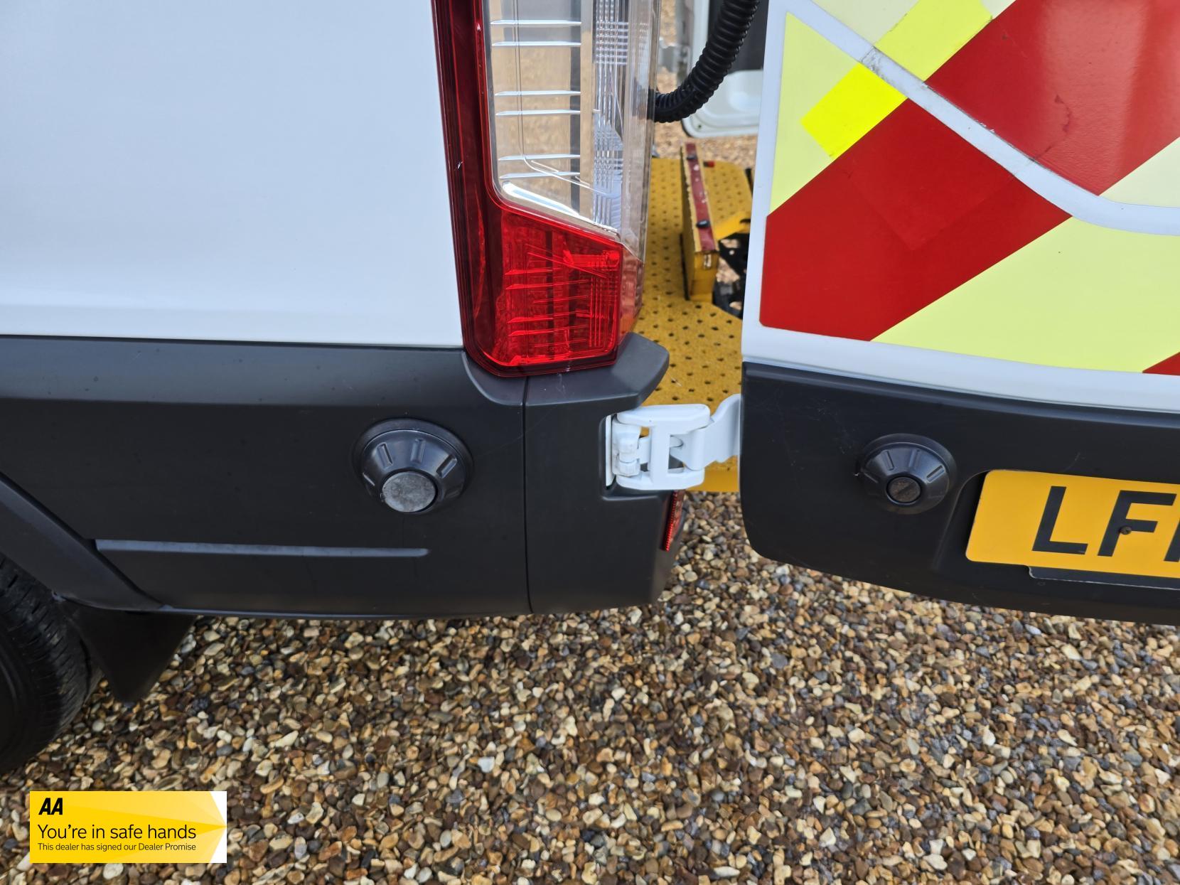 Ford Transit 2.2 TDCi 350 Panel Van 5dr Diesel Manual RWD L2 H3 Euro 5 (125 ps)