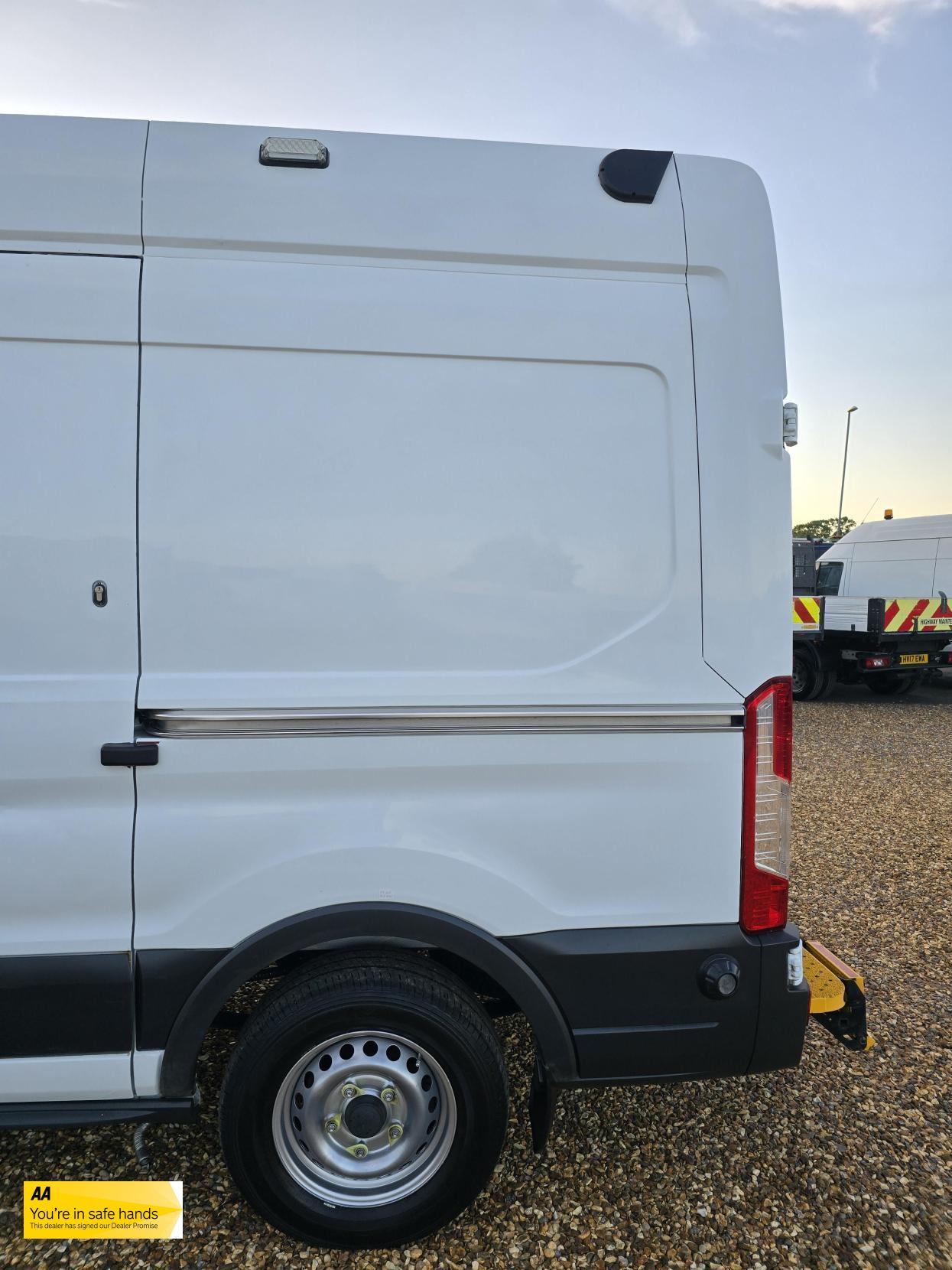 Ford Transit 2.2 TDCi 350 Panel Van 5dr Diesel Manual RWD L2 H3 Euro 5 (125 ps)