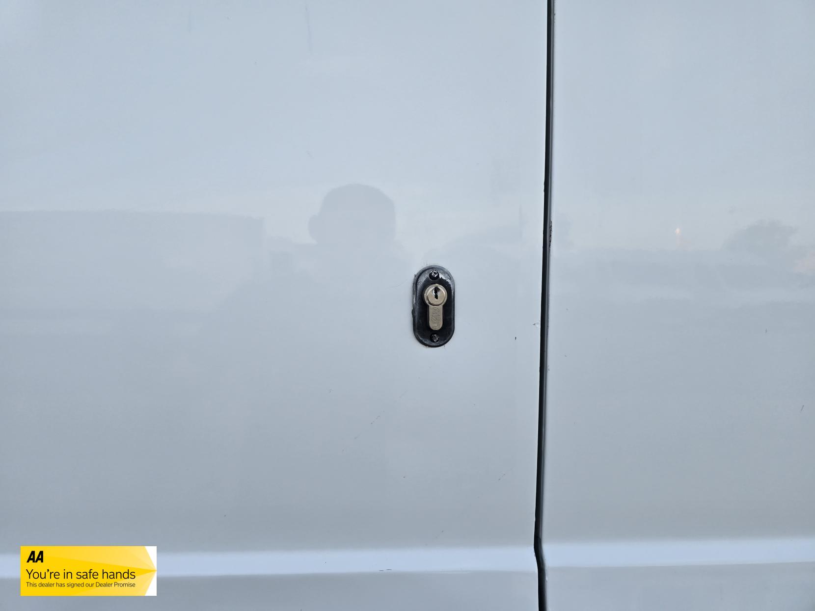 Ford Transit 2.2 TDCi 350 Panel Van 5dr Diesel Manual RWD L2 H3 Euro 5 (125 ps)