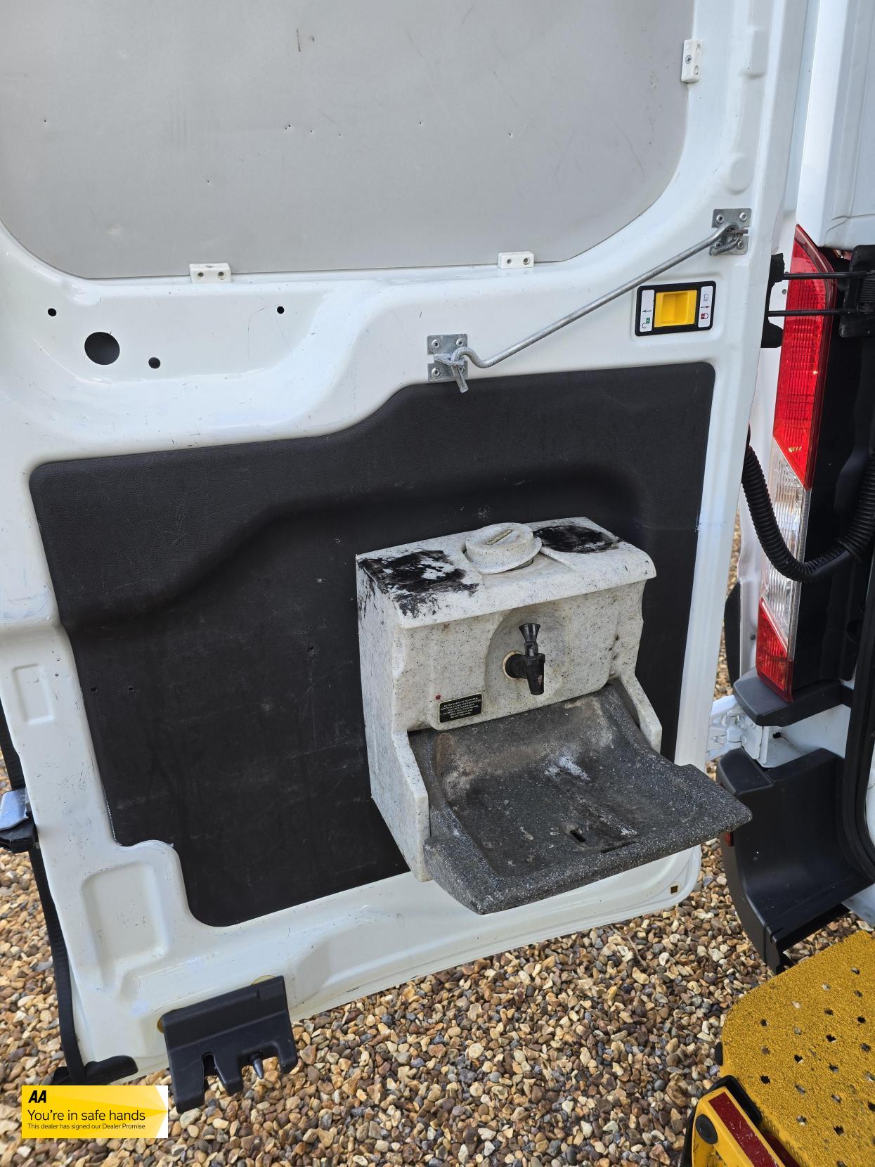 Ford Transit 2.2 TDCi 350 Panel Van 5dr Diesel Manual RWD L2 H3 Euro 5 (125 ps)