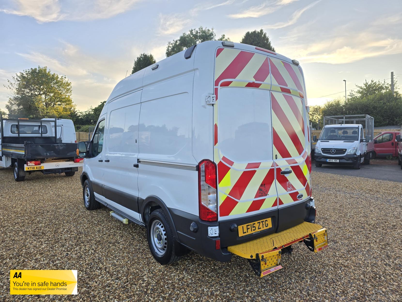 Ford Transit 2.2 TDCi 350 Panel Van 5dr Diesel Manual RWD L2 H3 Euro 5 (125 ps)