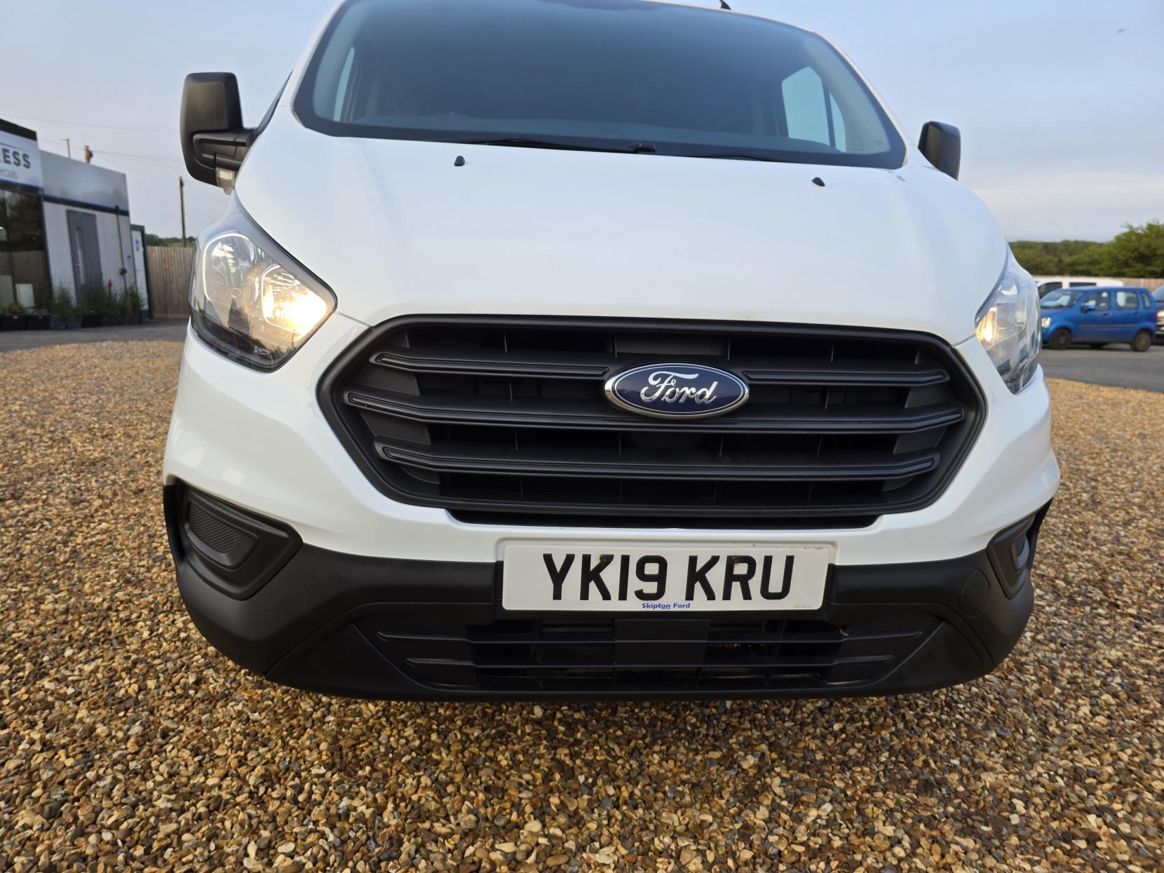 Ford Transit Custom 2.0 280 EcoBlue Crew Van Double Cab 5dr Diesel Manual L1 H1 Euro 6 (5 Seat) (105 ps)