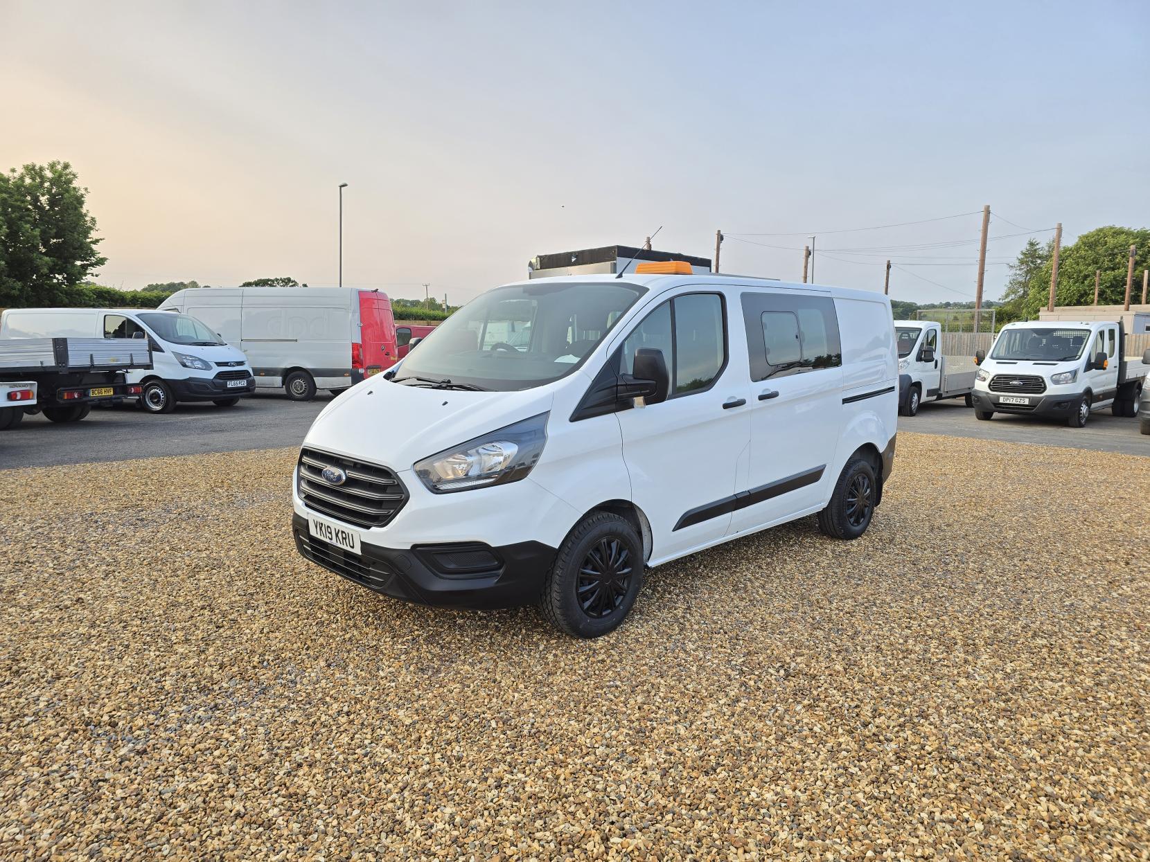Ford Transit Custom 2.0 280 EcoBlue Crew Van Double Cab 5dr Diesel Manual L1 H1 Euro 6 (5 Seat) (105 ps)