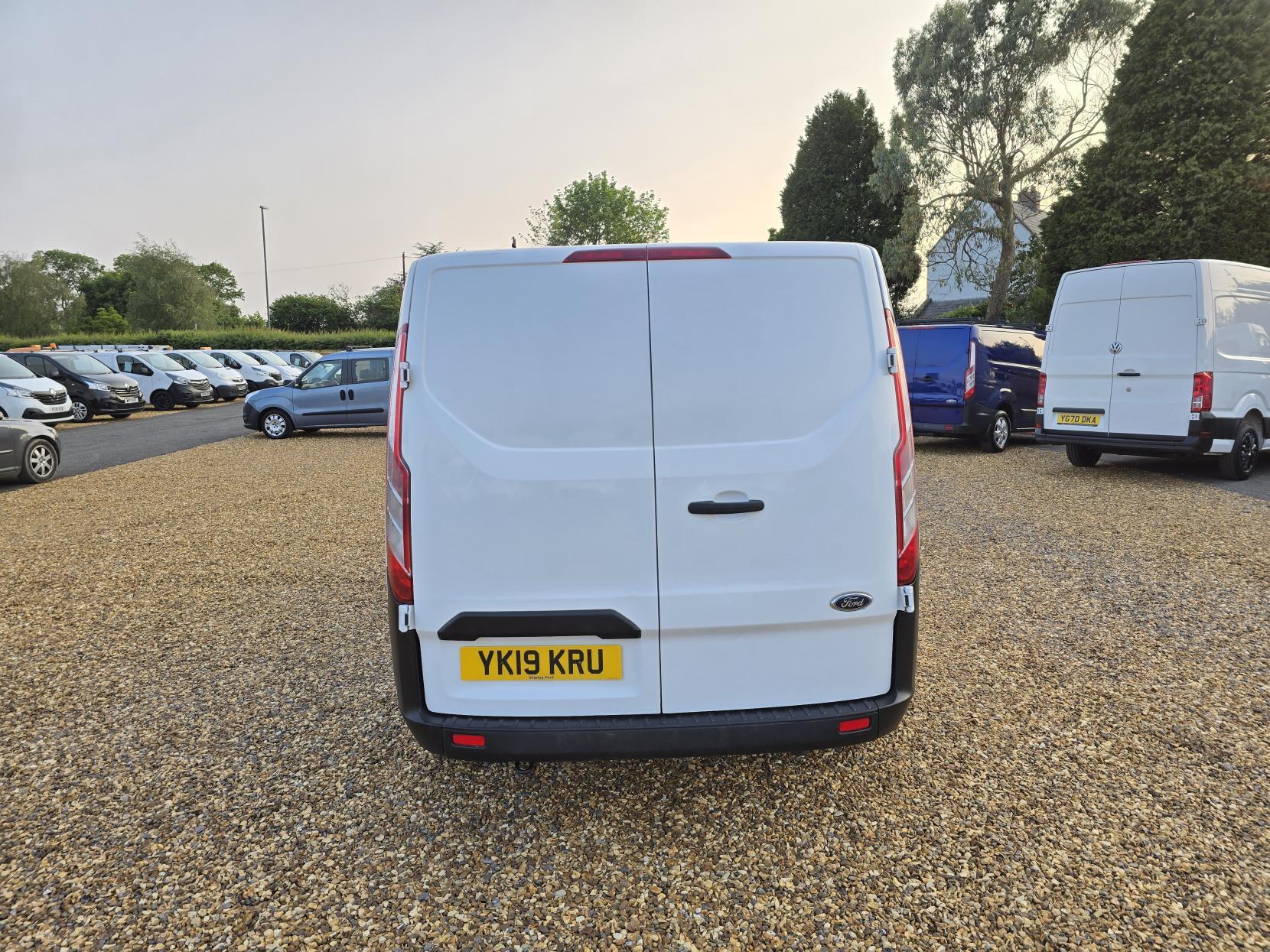 Ford Transit Custom 2.0 280 EcoBlue Crew Van Double Cab 5dr Diesel Manual L1 H1 Euro 6 (5 Seat) (105 ps)