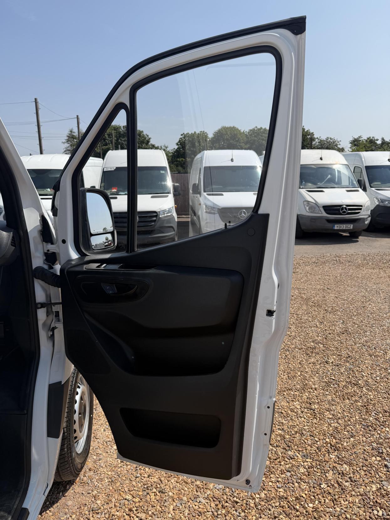 2018 Mercedes-Benz Sprinter 2.1 314 CDI Panel Van 5dr Diesel Manual FWD L2 H2 Euro 6 (143 ps) - Thumbnail 16