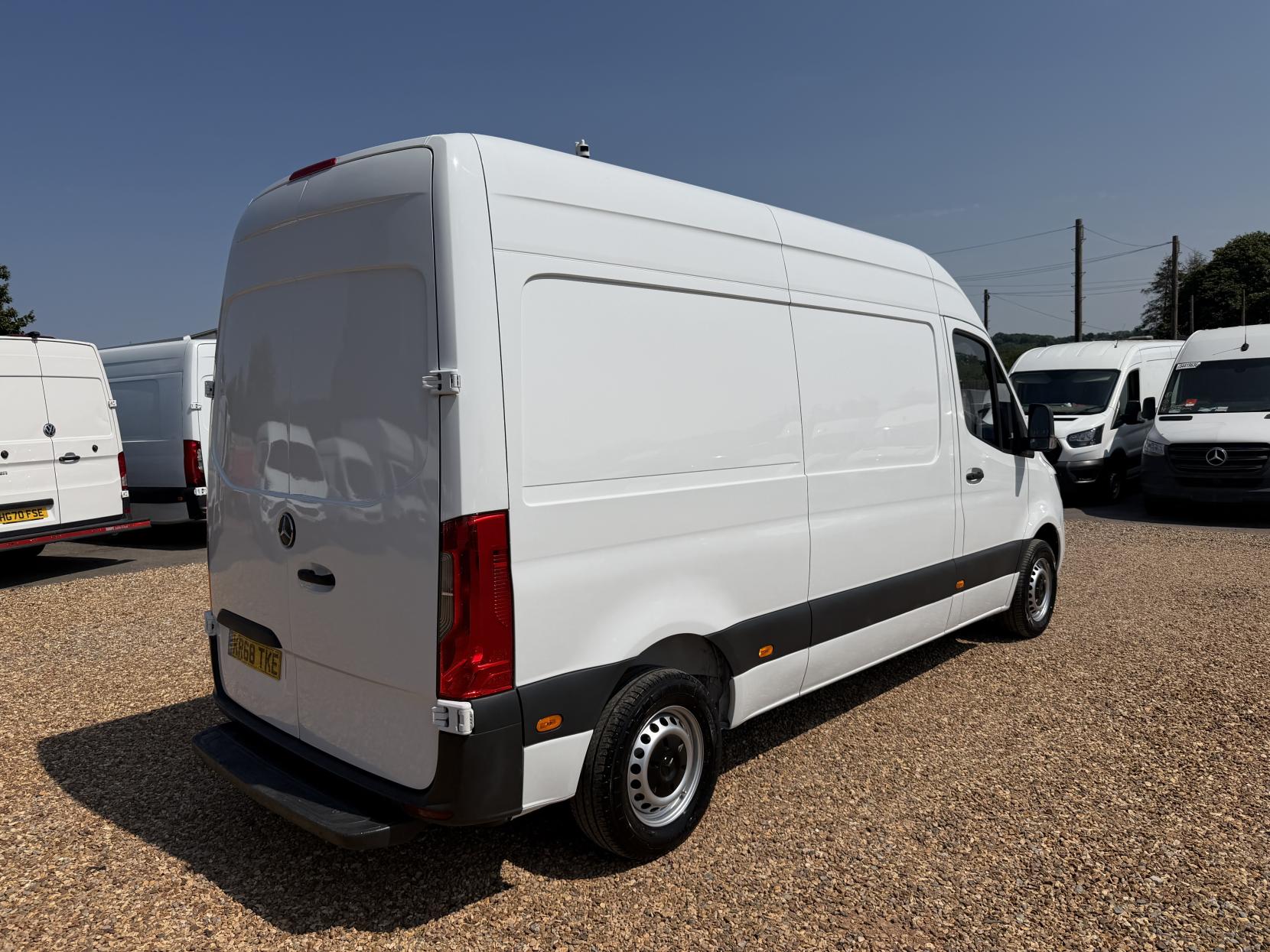 2018 Mercedes-Benz Sprinter 2.1 314 CDI Panel Van 5dr Diesel Manual FWD L2 H2 Euro 6 (143 ps) - Thumbnail 11