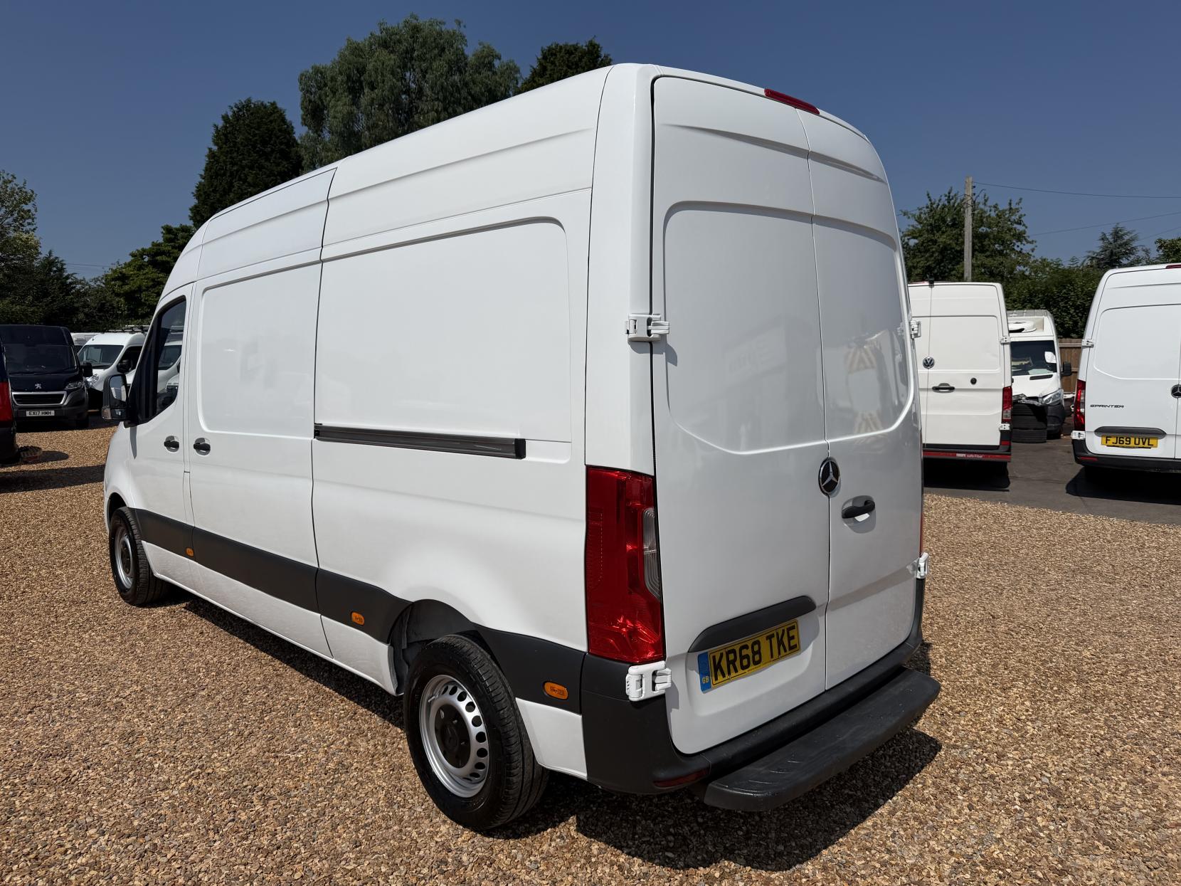 2018 Mercedes-Benz Sprinter 2.1 314 CDI Panel Van 5dr Diesel Manual FWD L2 H2 Euro 6 (143 ps) - Thumbnail 9
