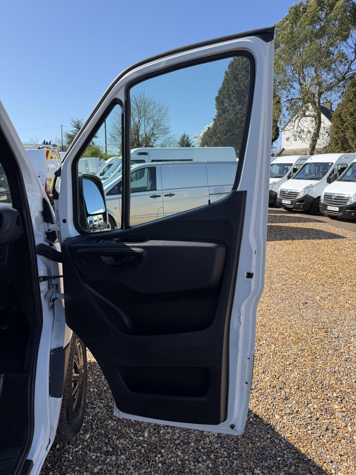 Mercedes-Benz Sprinter 2.1 316 CDI Panel Van 5dr Diesel Manual RWD L2 H2 Euro 6 (163 ps)