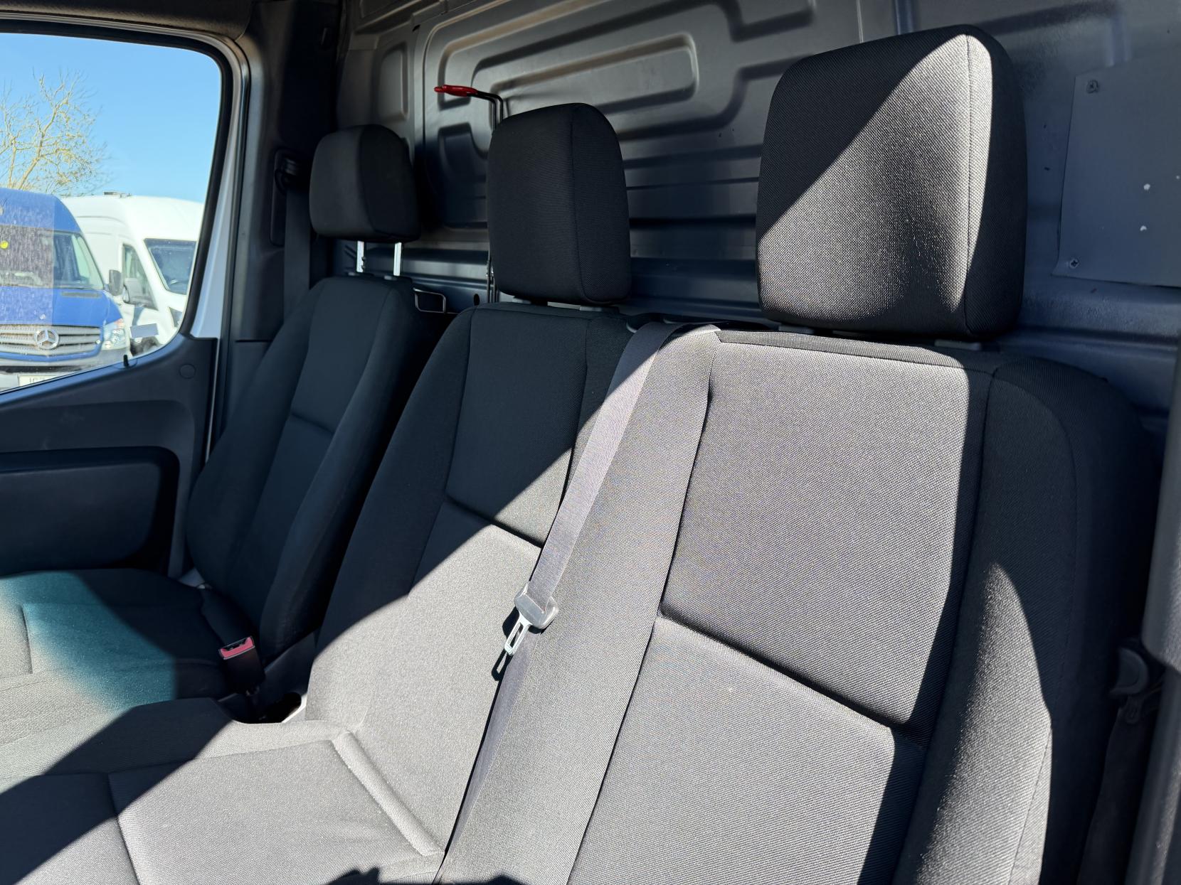 Mercedes-Benz Sprinter 2.1 316 CDI Panel Van 5dr Diesel Manual RWD L2 H2 Euro 6 (163 ps)