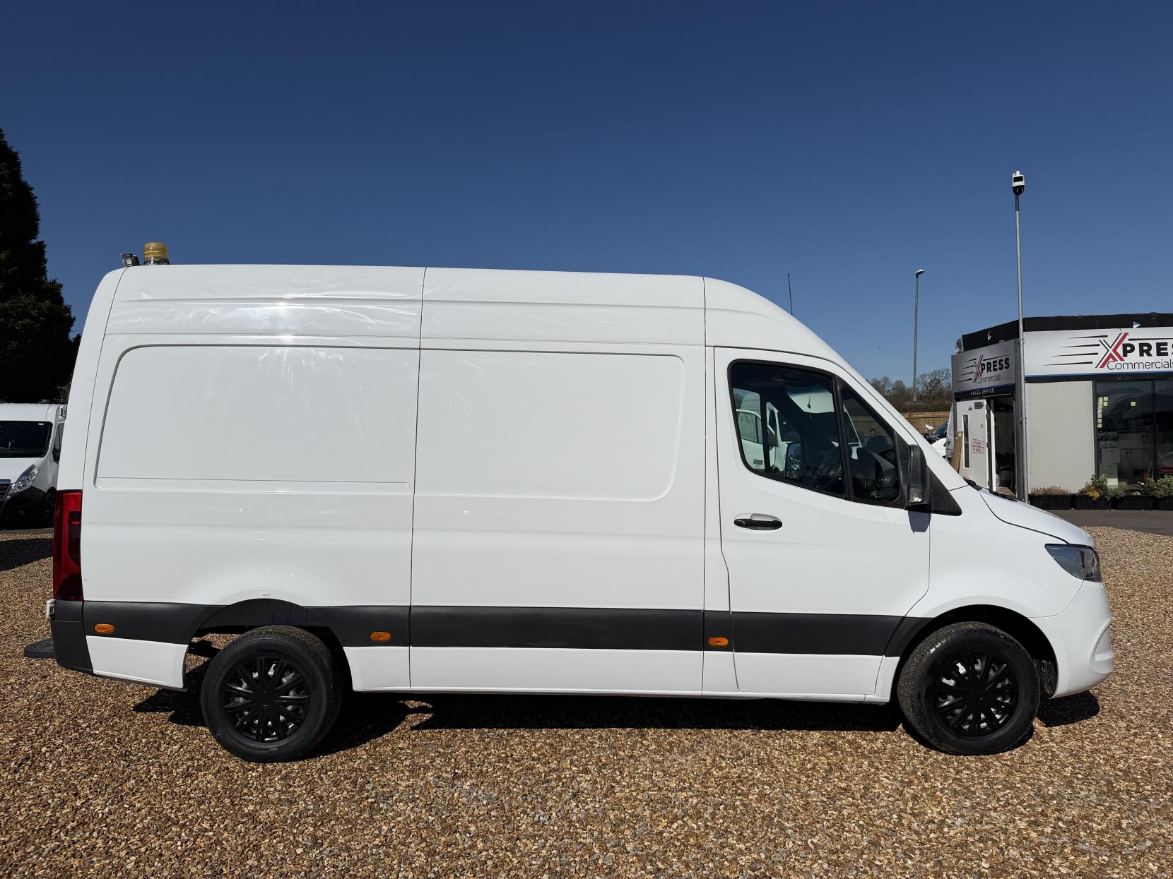 Mercedes-Benz Sprinter 2.1 316 CDI Panel Van 5dr Diesel Manual RWD L2 H2 Euro 6 (163 ps)