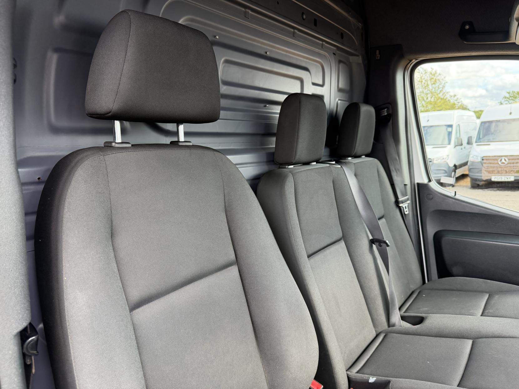 2019 Mercedes-Benz Sprinter 2.1 314 CDI Panel Van 5dr Diesel Manual RWD L2 H2 Euro 6 (143 ps) - Thumbnail 15
