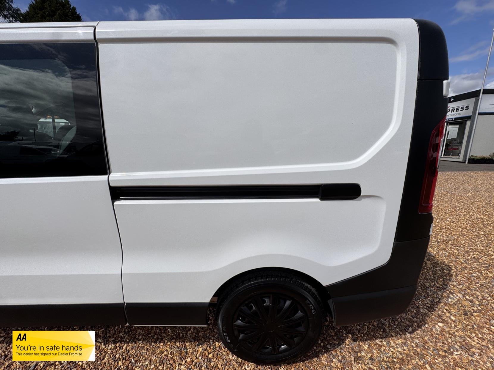 Vauxhall Vivaro 1.6 CDTi 2900 Sportive Crew Van Double Cab 5dr Diesel Manual L2 H1 Euro 6 (6 Seat) (120 ps)