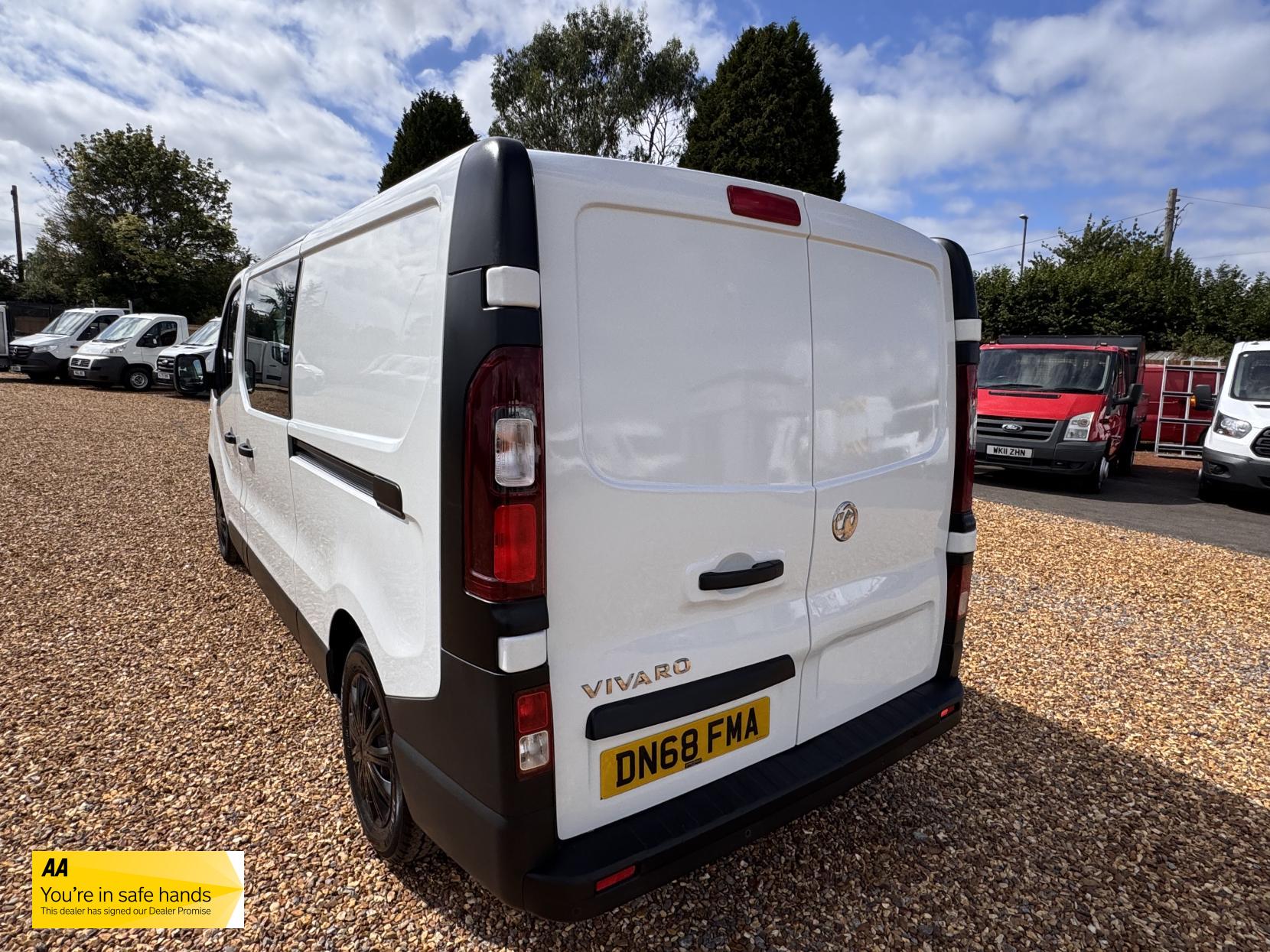 Vauxhall Vivaro 1.6 CDTi 2900 Sportive Crew Van Double Cab 5dr Diesel Manual L2 H1 Euro 6 (6 Seat) (120 ps)