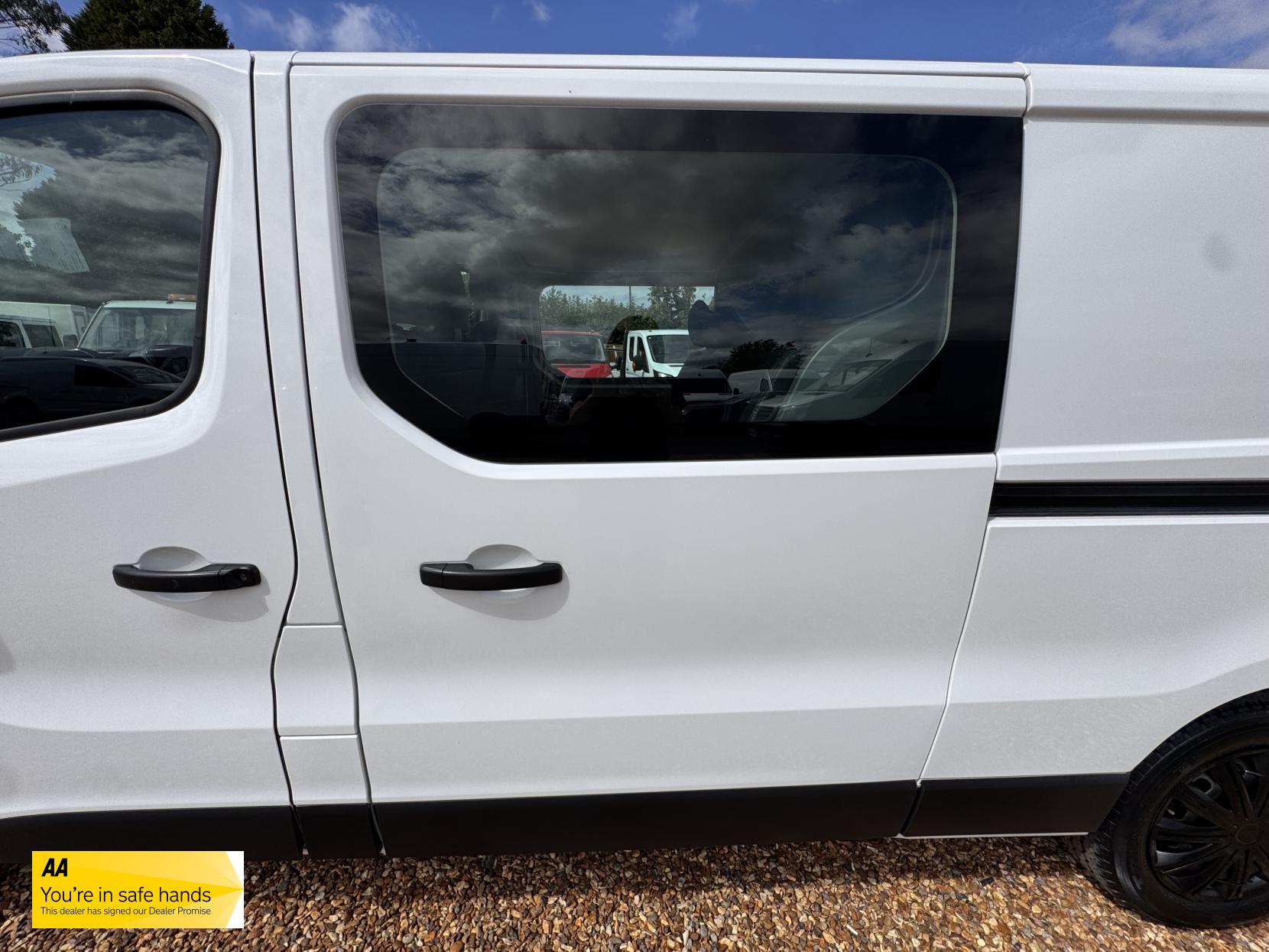 Vauxhall Vivaro 1.6 CDTi 2900 Sportive Crew Van Double Cab 5dr Diesel Manual L2 H1 Euro 6 (6 Seat) (120 ps)