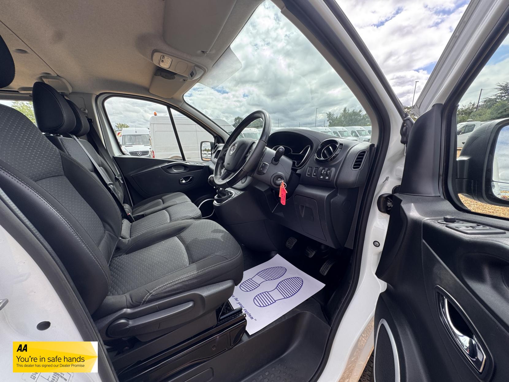 Vauxhall Vivaro 1.6 CDTi 2900 Sportive Crew Van Double Cab 5dr Diesel Manual L2 H1 Euro 6 (6 Seat) (120 ps)