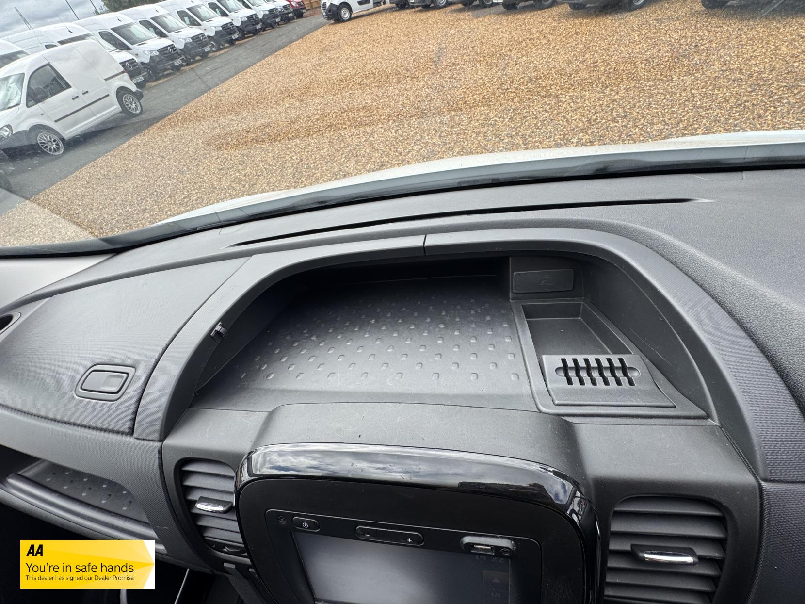 Vauxhall Vivaro 1.6 CDTi 2900 Sportive Crew Van Double Cab 5dr Diesel Manual L2 H1 Euro 6 (6 Seat) (120 ps)