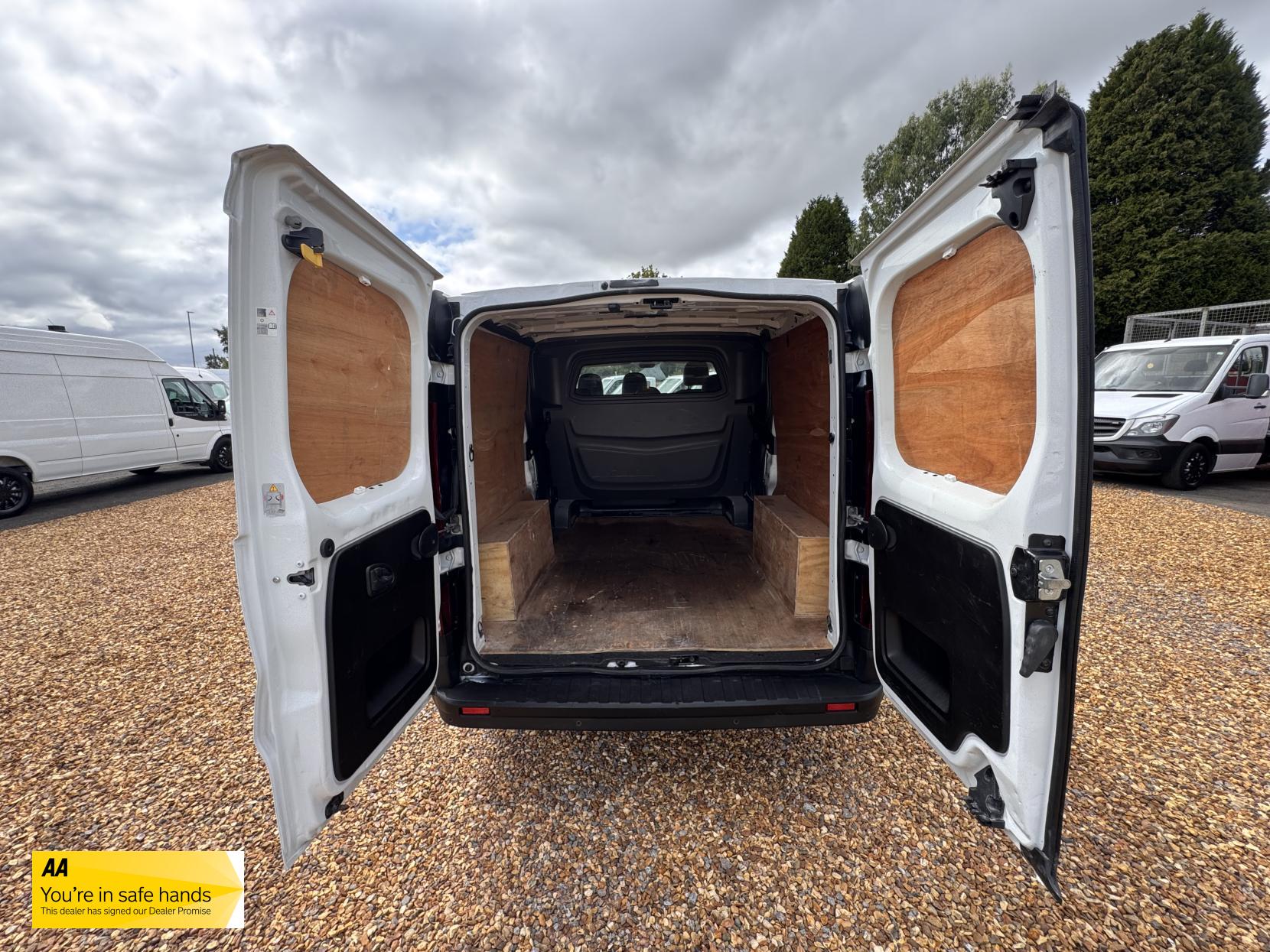 Vauxhall Vivaro 1.6 CDTi 2900 Sportive Crew Van Double Cab 5dr Diesel Manual L2 H1 Euro 6 (6 Seat) (120 ps)