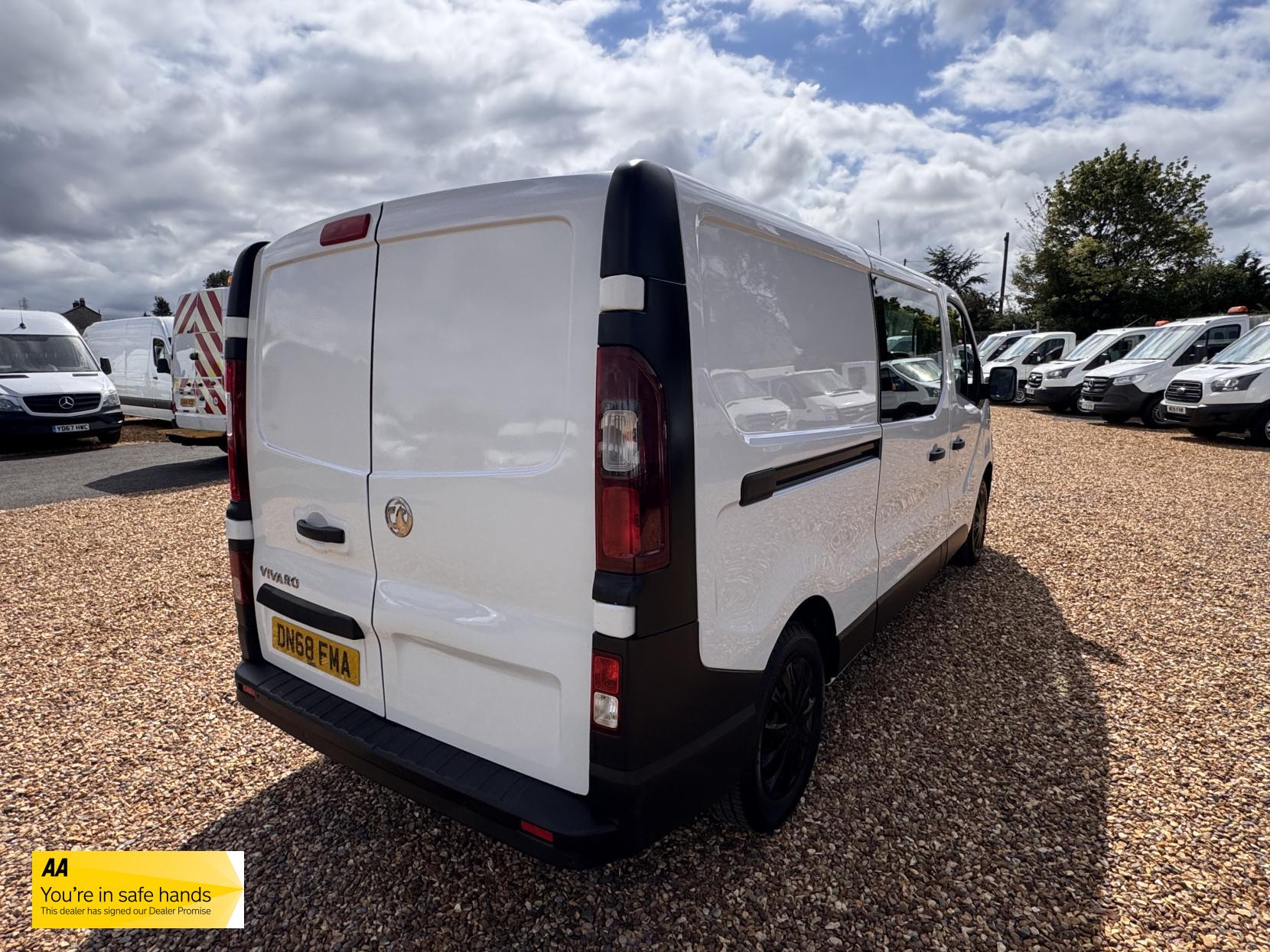 Vauxhall Vivaro 1.6 CDTi 2900 Sportive Crew Van Double Cab 5dr Diesel Manual L2 H1 Euro 6 (6 Seat) (120 ps)
