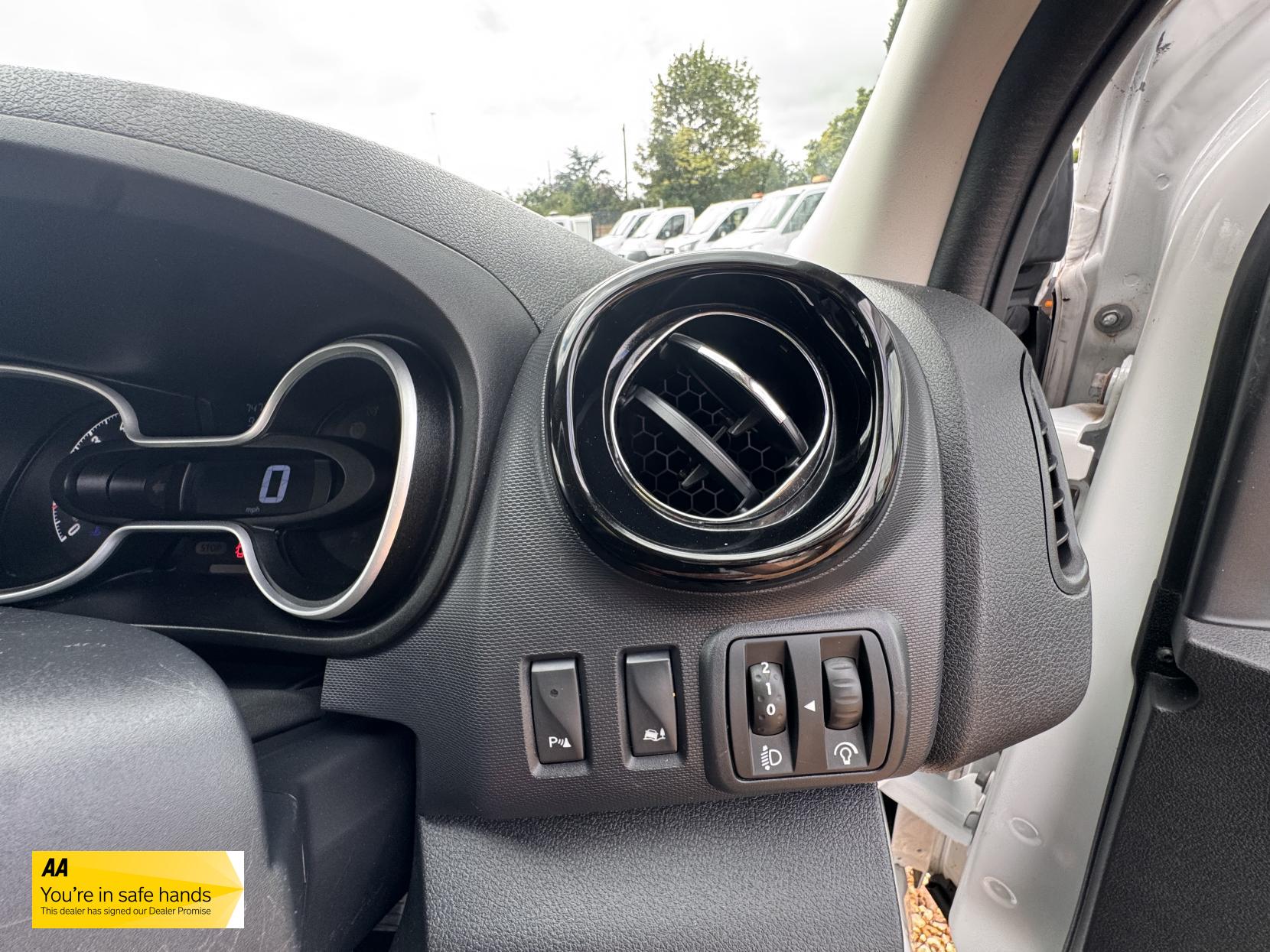 Vauxhall Vivaro 1.6 CDTi 2900 Sportive Crew Van Double Cab 5dr Diesel Manual L2 H1 Euro 6 (6 Seat) (120 ps)