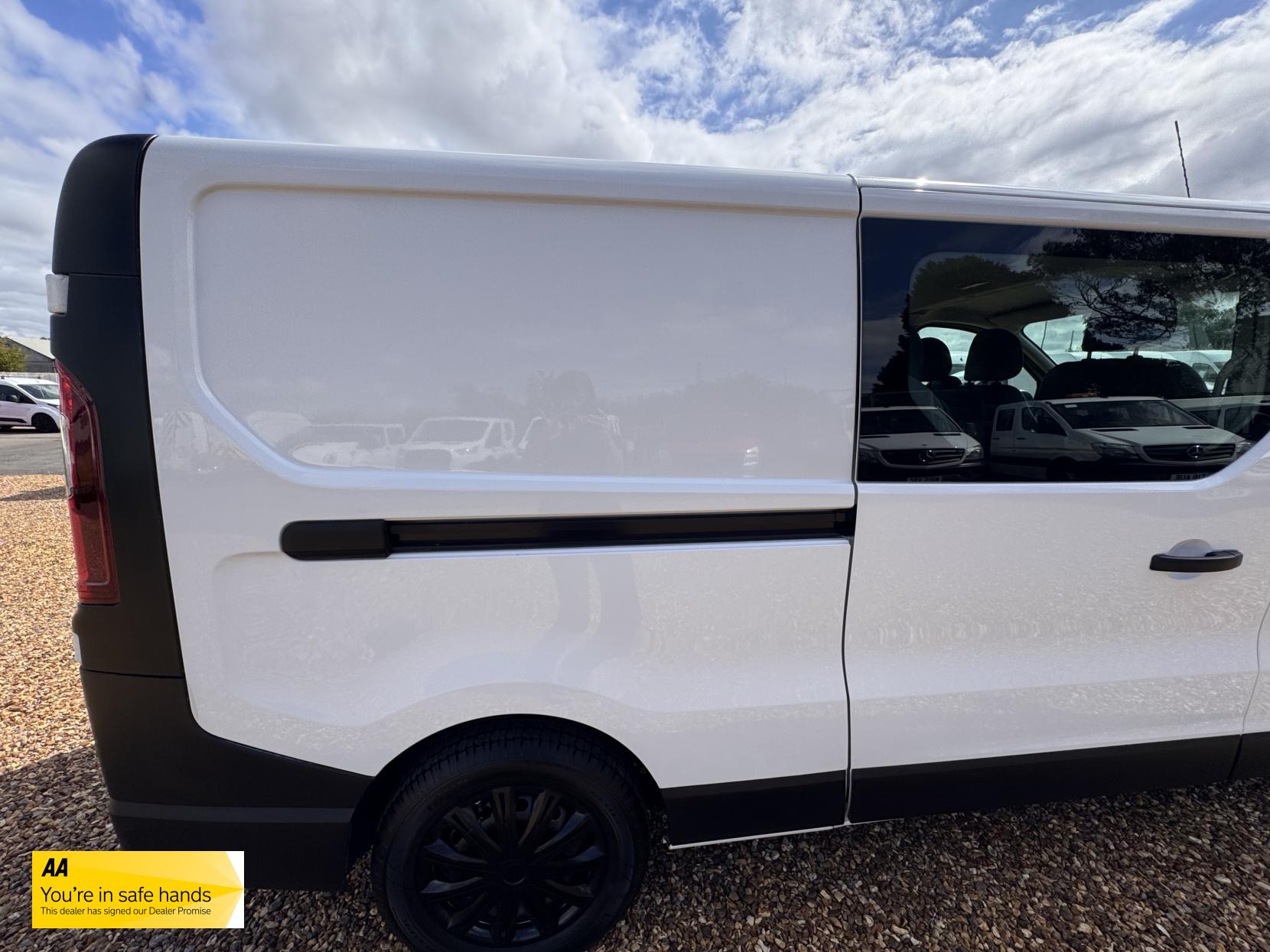 Vauxhall Vivaro 1.6 CDTi 2900 Sportive Crew Van Double Cab 5dr Diesel Manual L2 H1 Euro 6 (6 Seat) (120 ps)