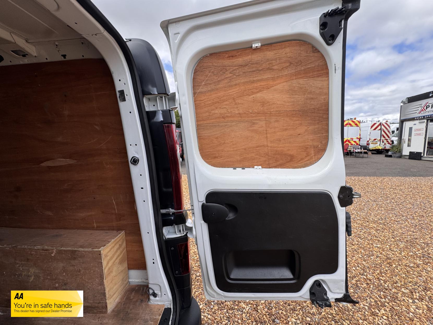 Vauxhall Vivaro 1.6 CDTi 2900 Sportive Crew Van Double Cab 5dr Diesel Manual L2 H1 Euro 6 (6 Seat) (120 ps)