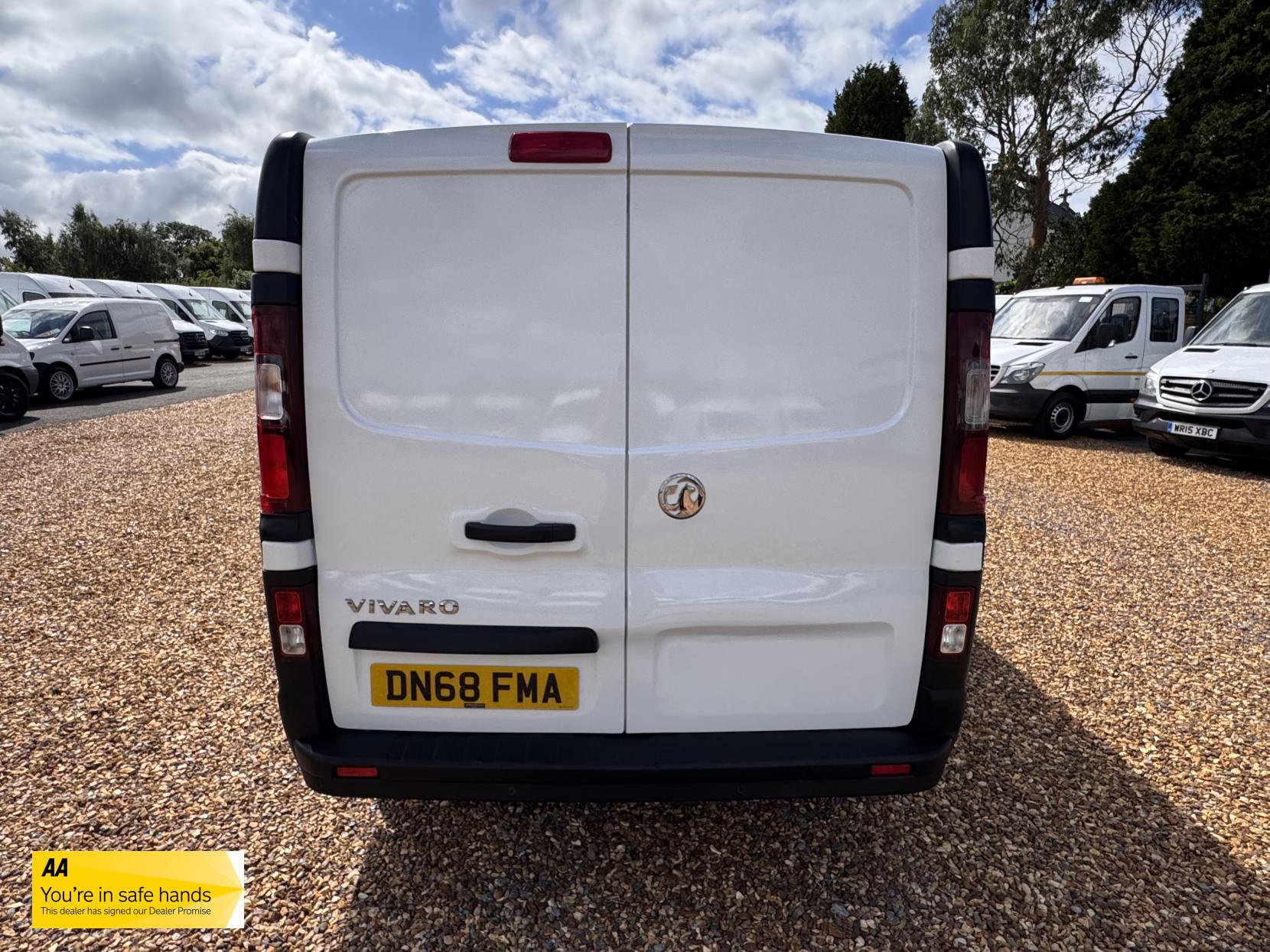 Vauxhall Vivaro 1.6 CDTi 2900 Sportive Crew Van Double Cab 5dr Diesel Manual L2 H1 Euro 6 (6 Seat) (120 ps)