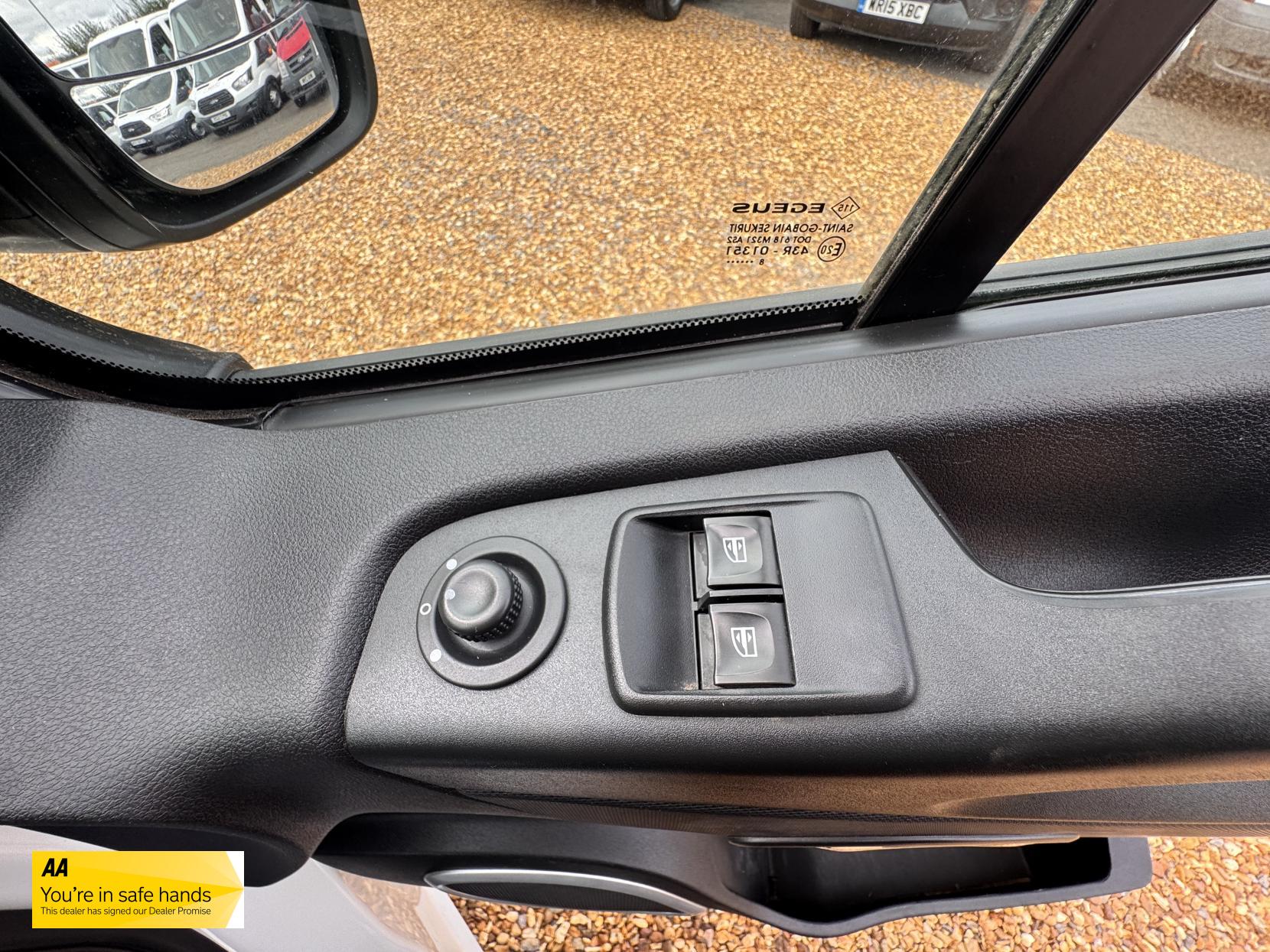 Vauxhall Vivaro 1.6 CDTi 2900 Sportive Crew Van Double Cab 5dr Diesel Manual L2 H1 Euro 6 (6 Seat) (120 ps)