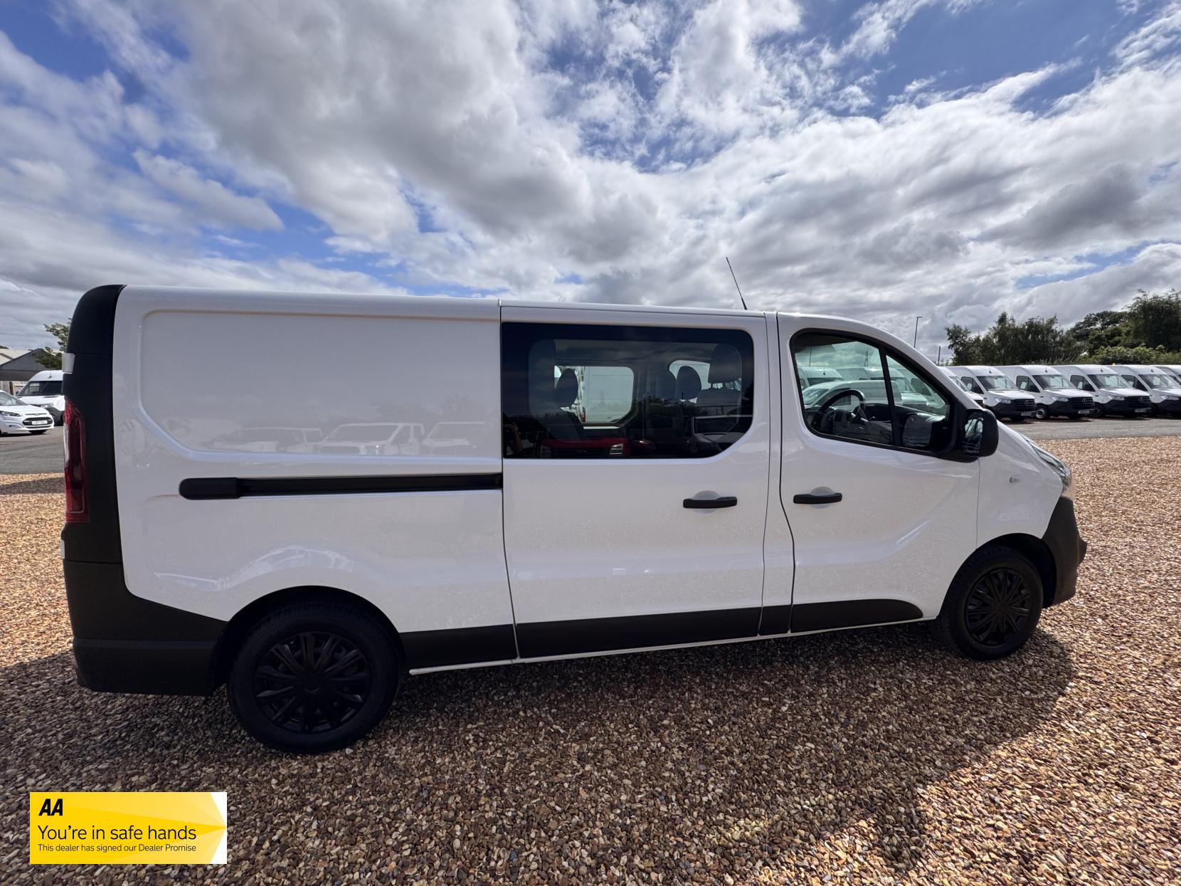 Vauxhall Vivaro 1.6 CDTi 2900 Sportive Crew Van Double Cab 5dr Diesel Manual L2 H1 Euro 6 (6 Seat) (120 ps)