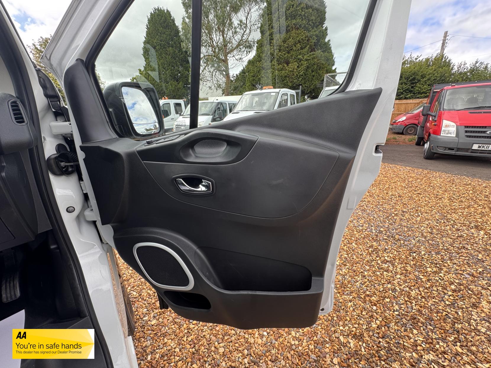 Vauxhall Vivaro 1.6 CDTi 2900 Sportive Crew Van Double Cab 5dr Diesel Manual L2 H1 Euro 6 (6 Seat) (120 ps)
