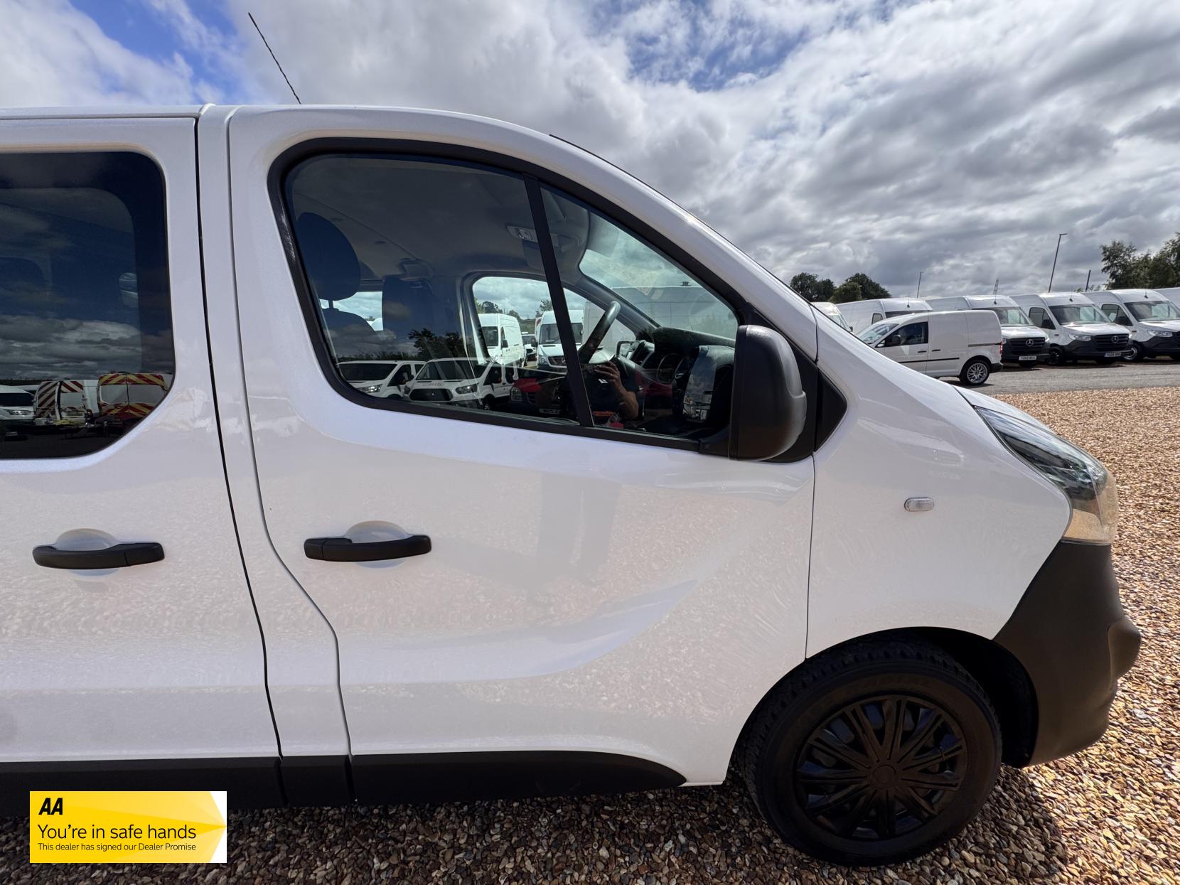 Vauxhall Vivaro 1.6 CDTi 2900 Sportive Crew Van Double Cab 5dr Diesel Manual L2 H1 Euro 6 (6 Seat) (120 ps)