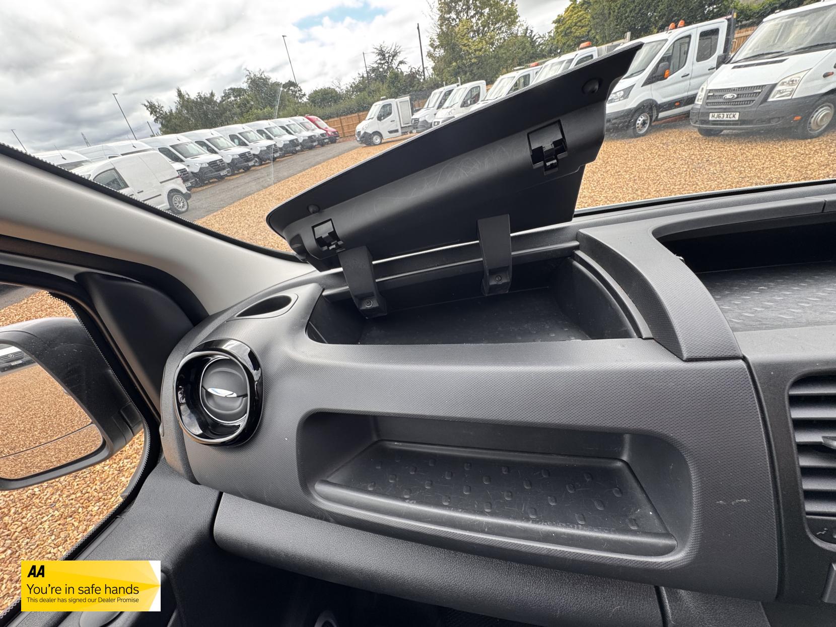 Vauxhall Vivaro 1.6 CDTi 2900 Sportive Crew Van Double Cab 5dr Diesel Manual L2 H1 Euro 6 (6 Seat) (120 ps)