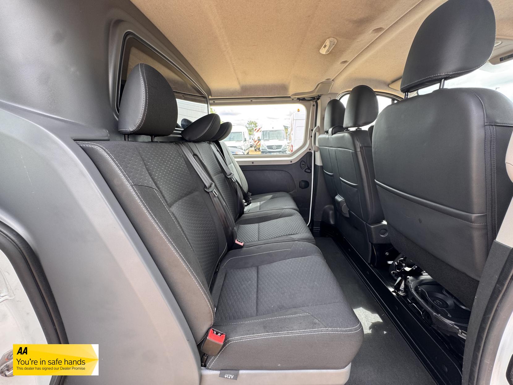 Vauxhall Vivaro 1.6 CDTi 2900 Sportive Crew Van Double Cab 5dr Diesel Manual L2 H1 Euro 6 (6 Seat) (120 ps)