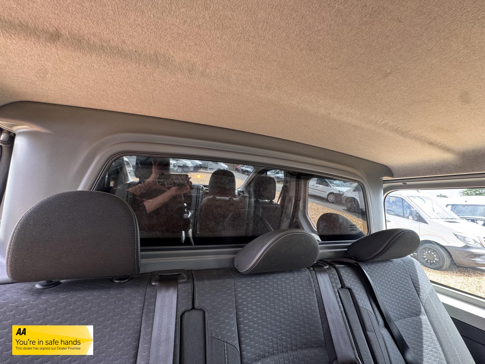 Vauxhall Vivaro 1.6 CDTi 2900 Sportive Crew Van Double Cab 5dr Diesel Manual L2 H1 Euro 6 (6 Seat) (120 ps)