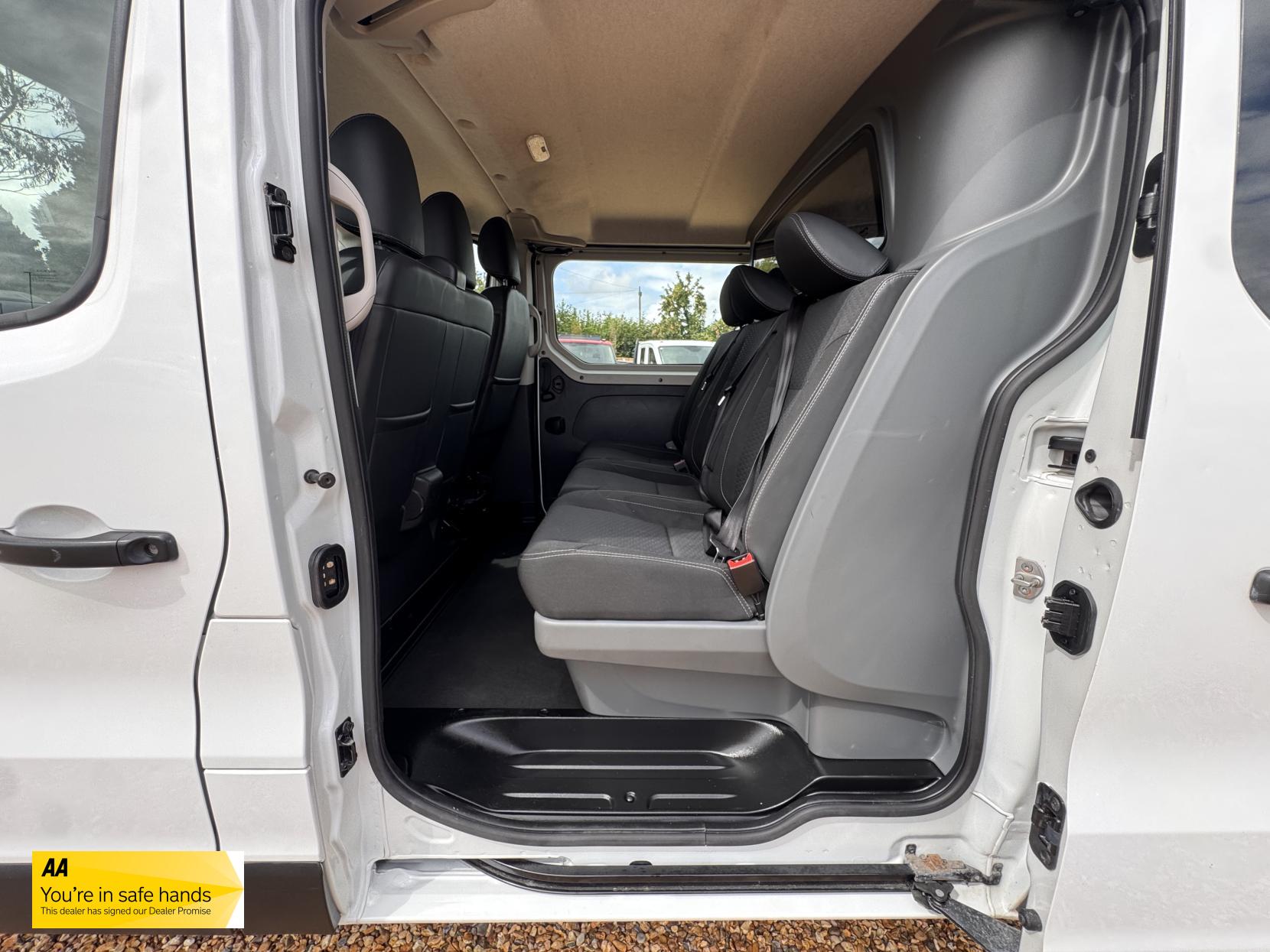 Vauxhall Vivaro 1.6 CDTi 2900 Sportive Crew Van Double Cab 5dr Diesel Manual L2 H1 Euro 6 (6 Seat) (120 ps)
