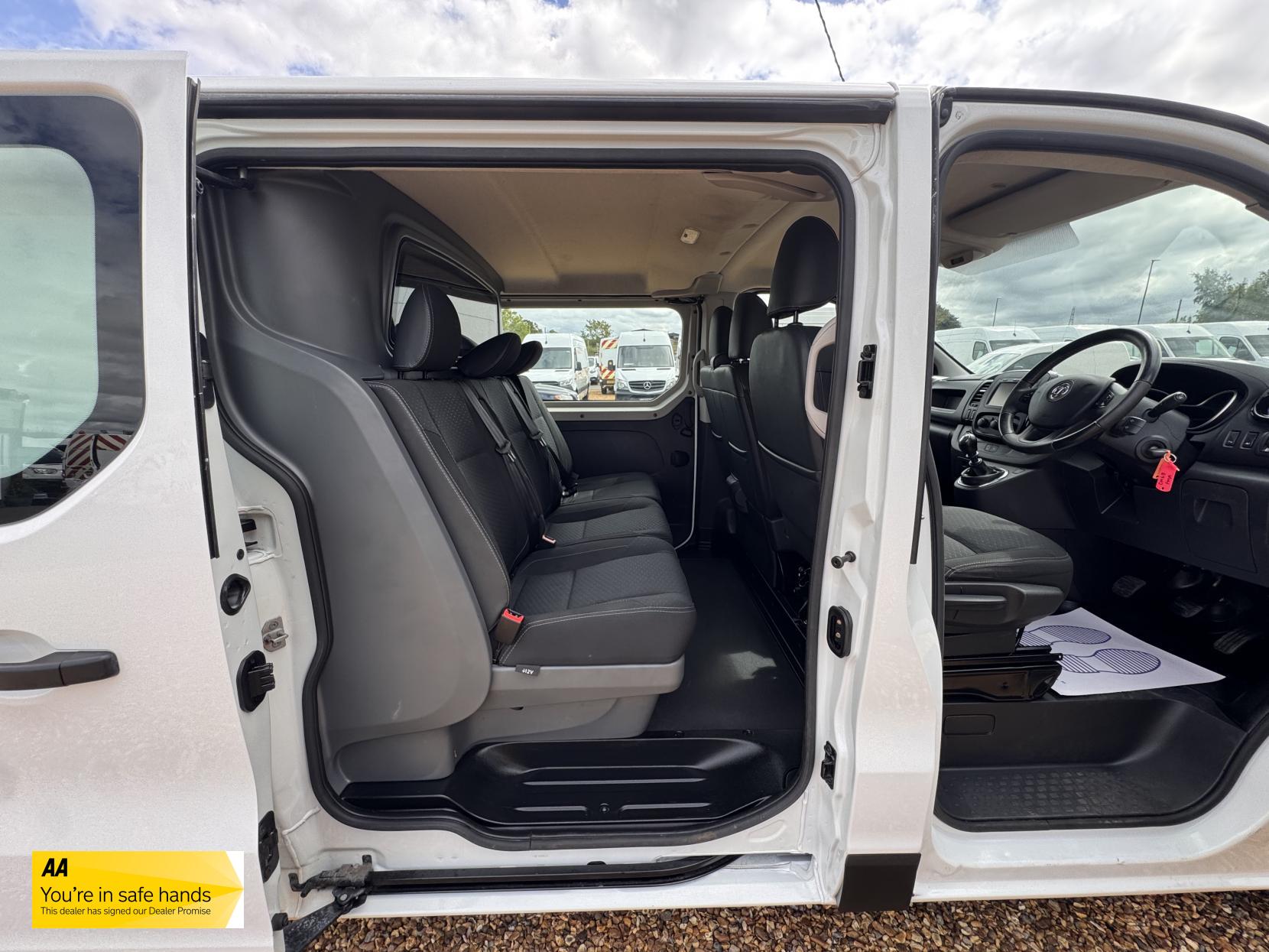 Vauxhall Vivaro 1.6 CDTi 2900 Sportive Crew Van Double Cab 5dr Diesel Manual L2 H1 Euro 6 (6 Seat) (120 ps)