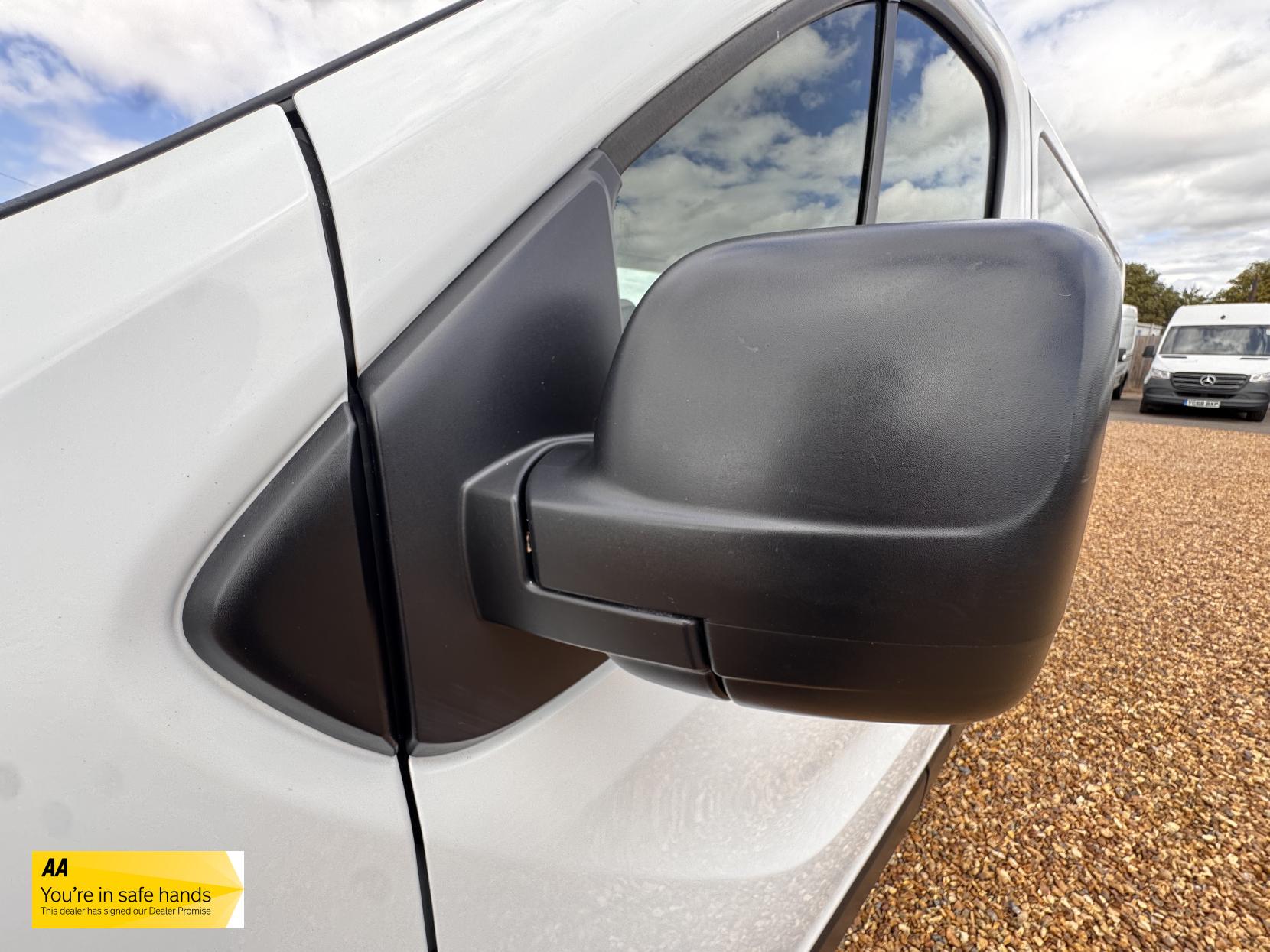 Vauxhall Vivaro 1.6 CDTi 2900 Sportive Crew Van Double Cab 5dr Diesel Manual L2 H1 Euro 6 (6 Seat) (120 ps)